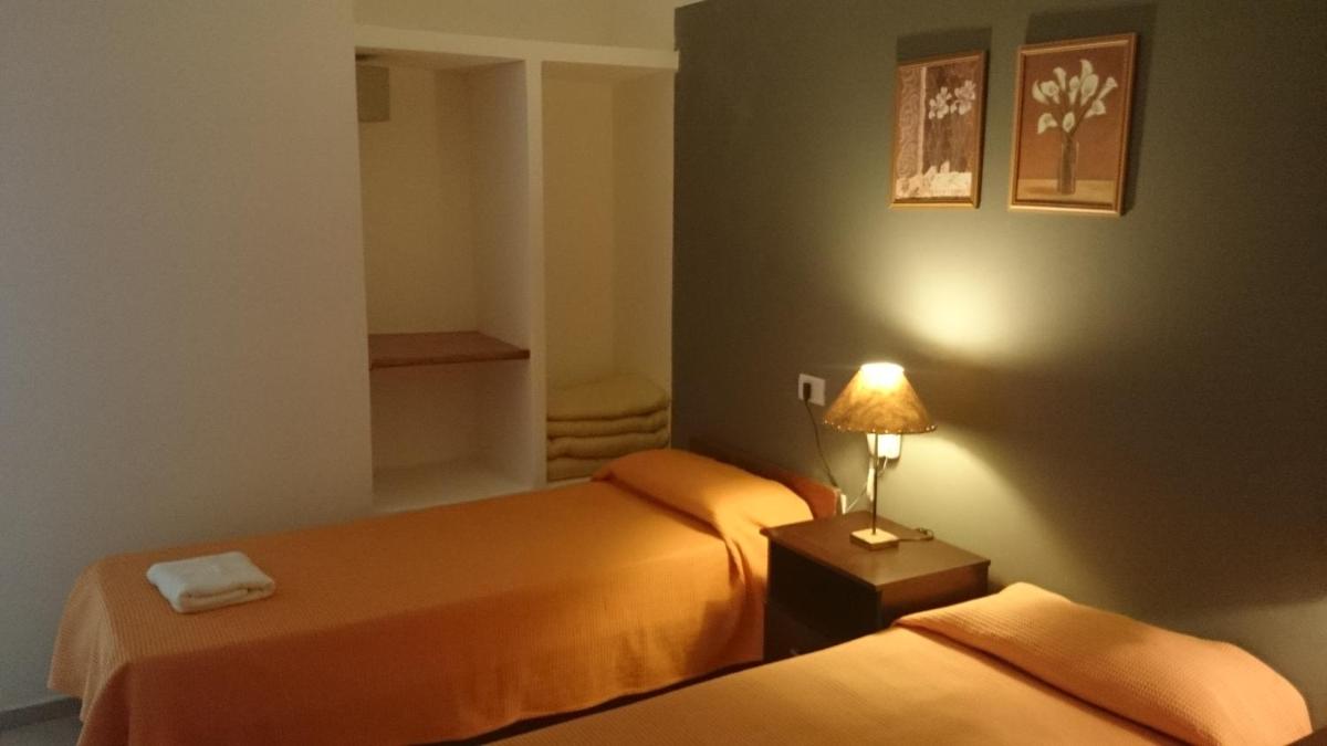 Quadruple Room (2 Single Beds + 1 Double Bed) photo 2