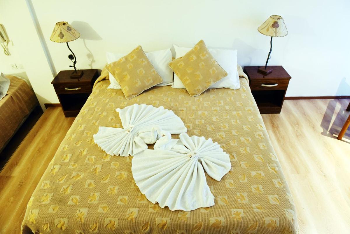 Queen Room photo 2