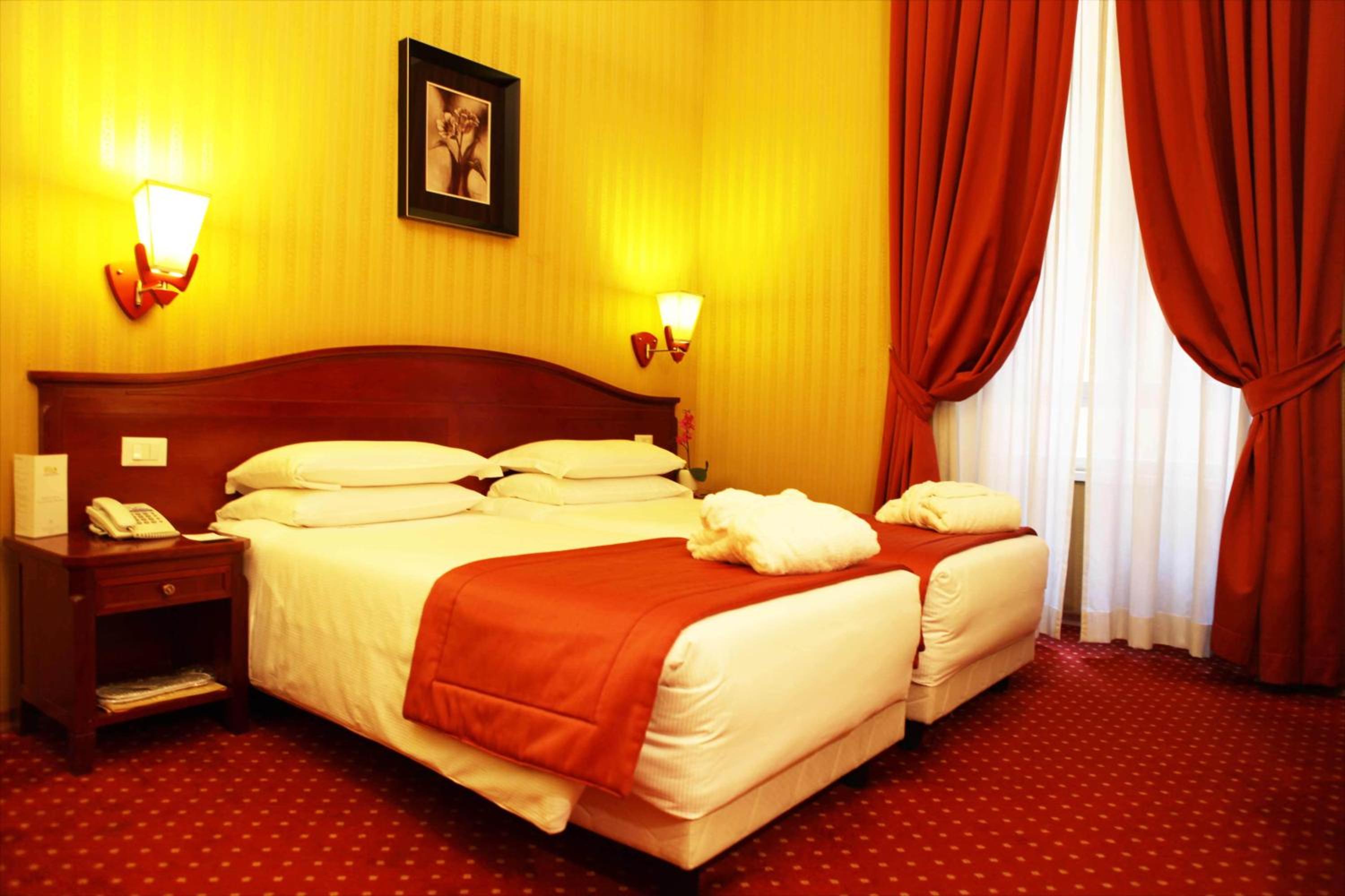 Double or Twin Room thumbnail 5