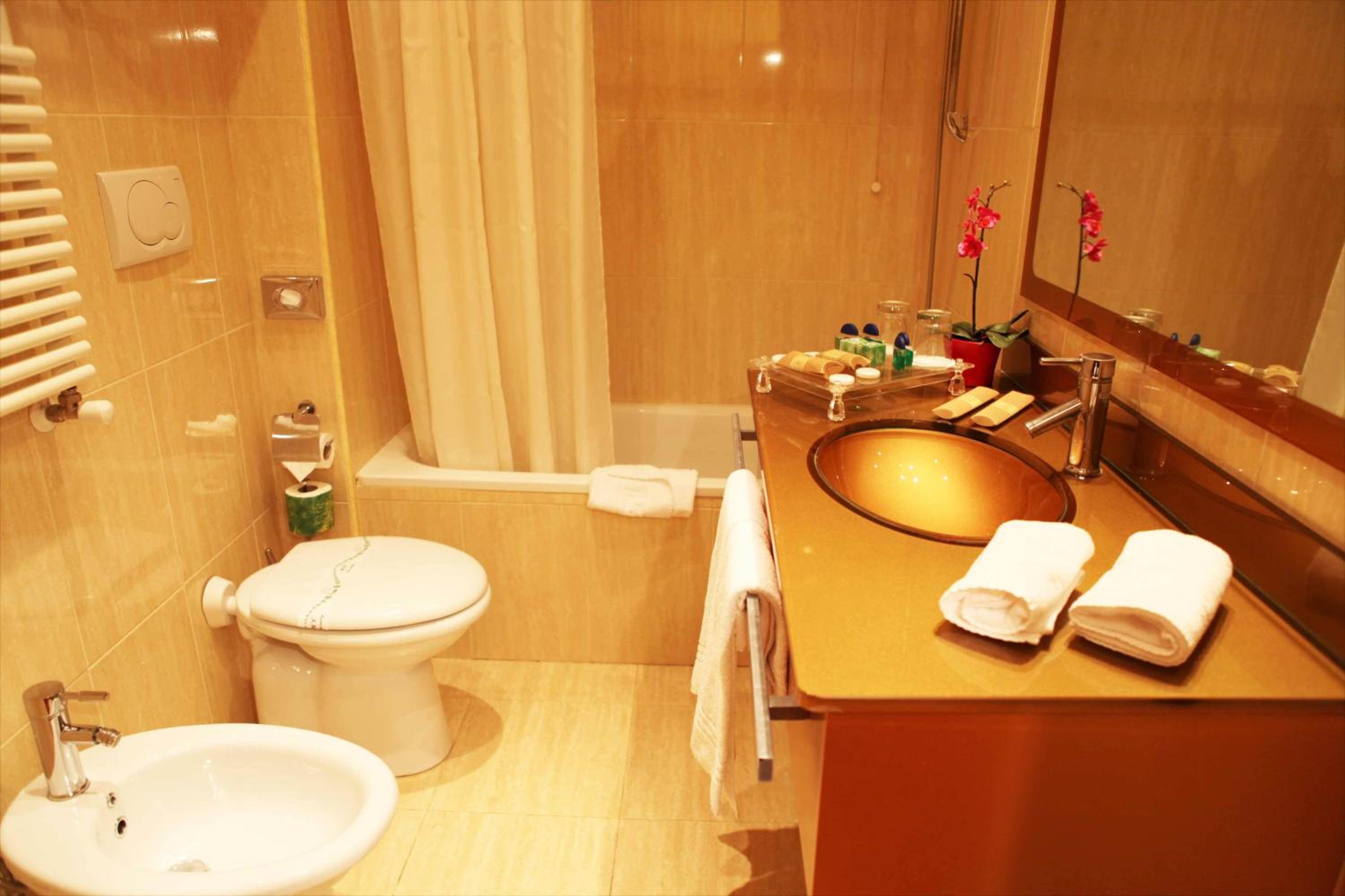 Superior Double or Twin Room thumbnail 6