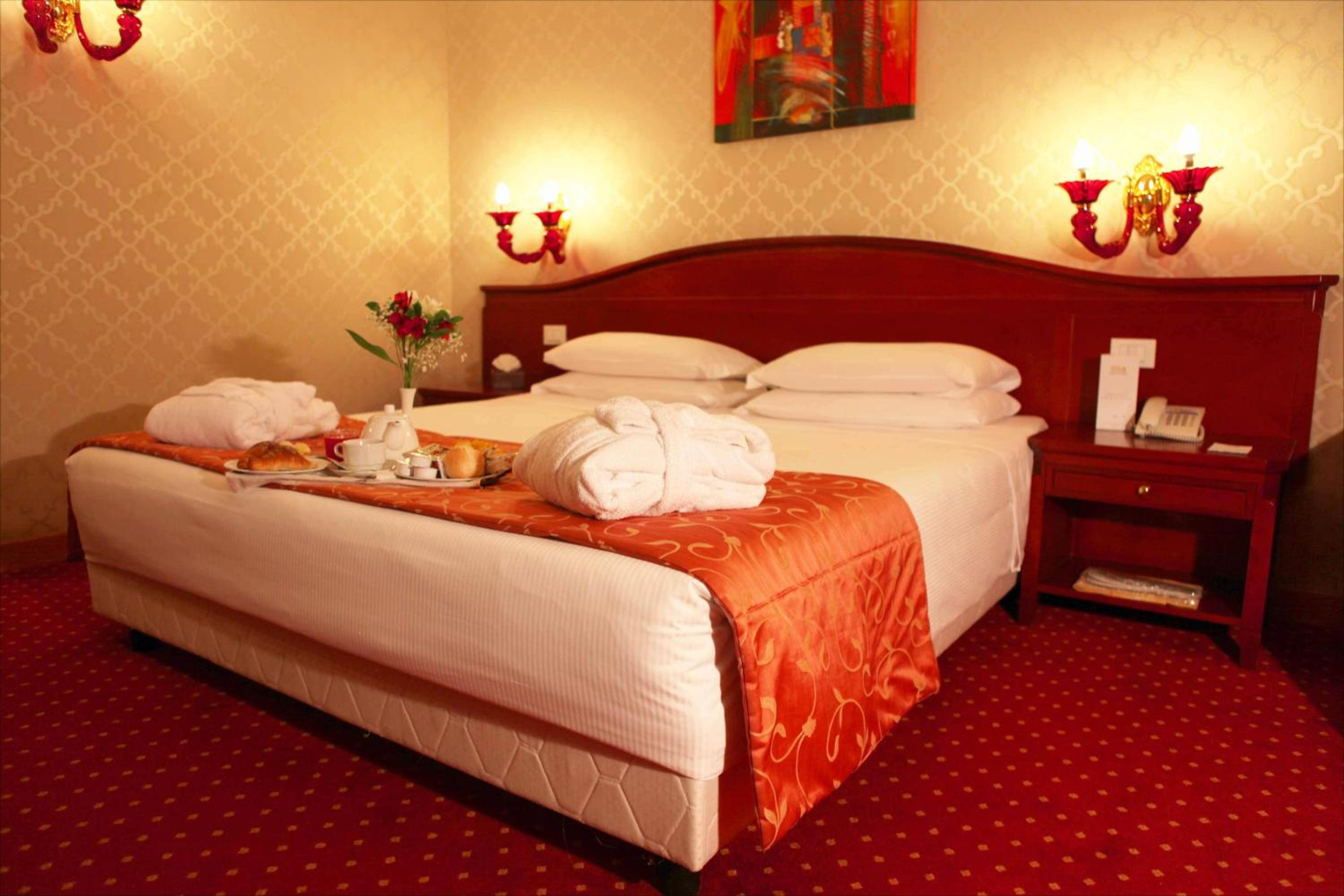 Quadruple Room thumbnail 6