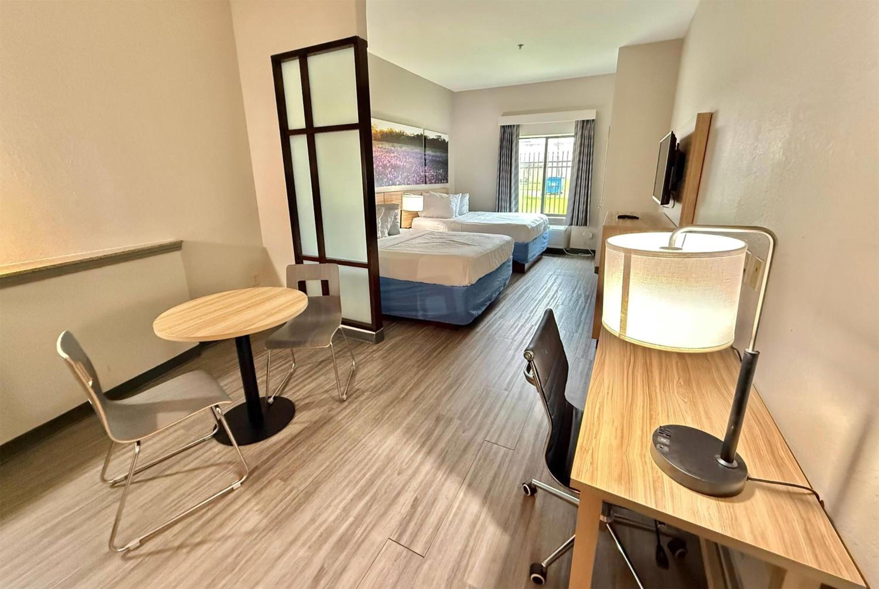 Studio with Two Queen Beds - Non-Smoking - Photo 1