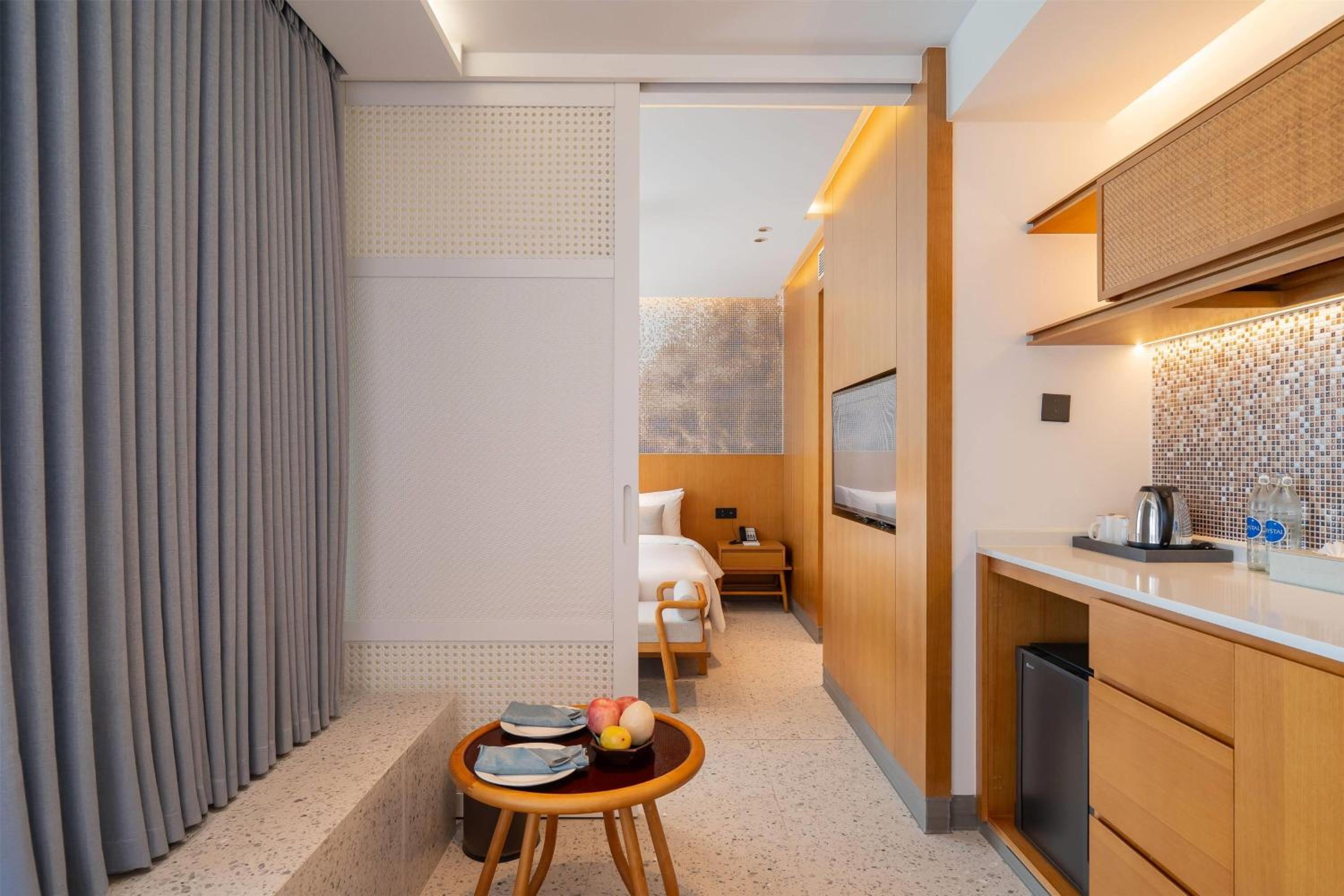 Deluxe King Suite with Pool Access