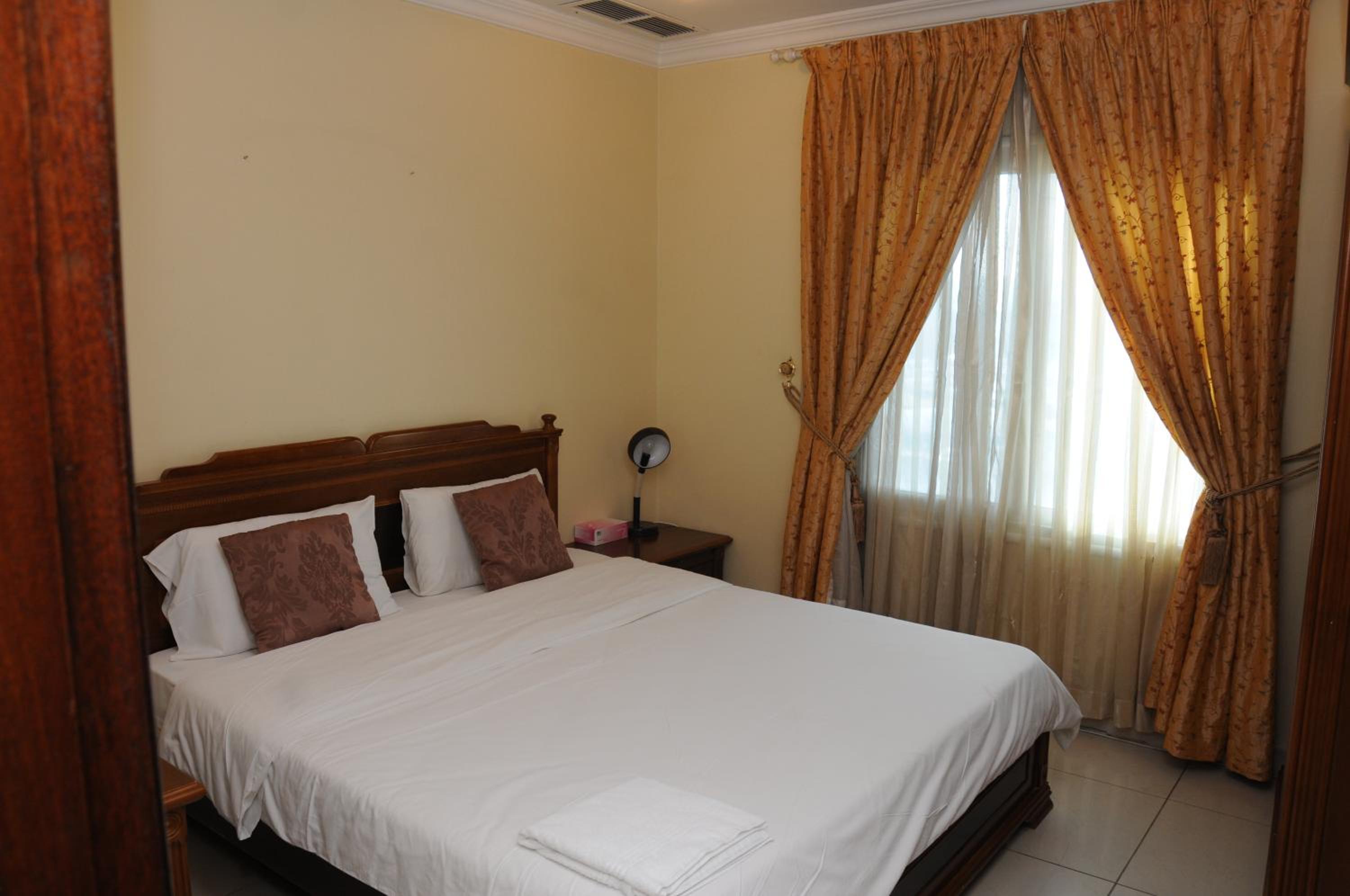 Executive Apartment - Photo 9