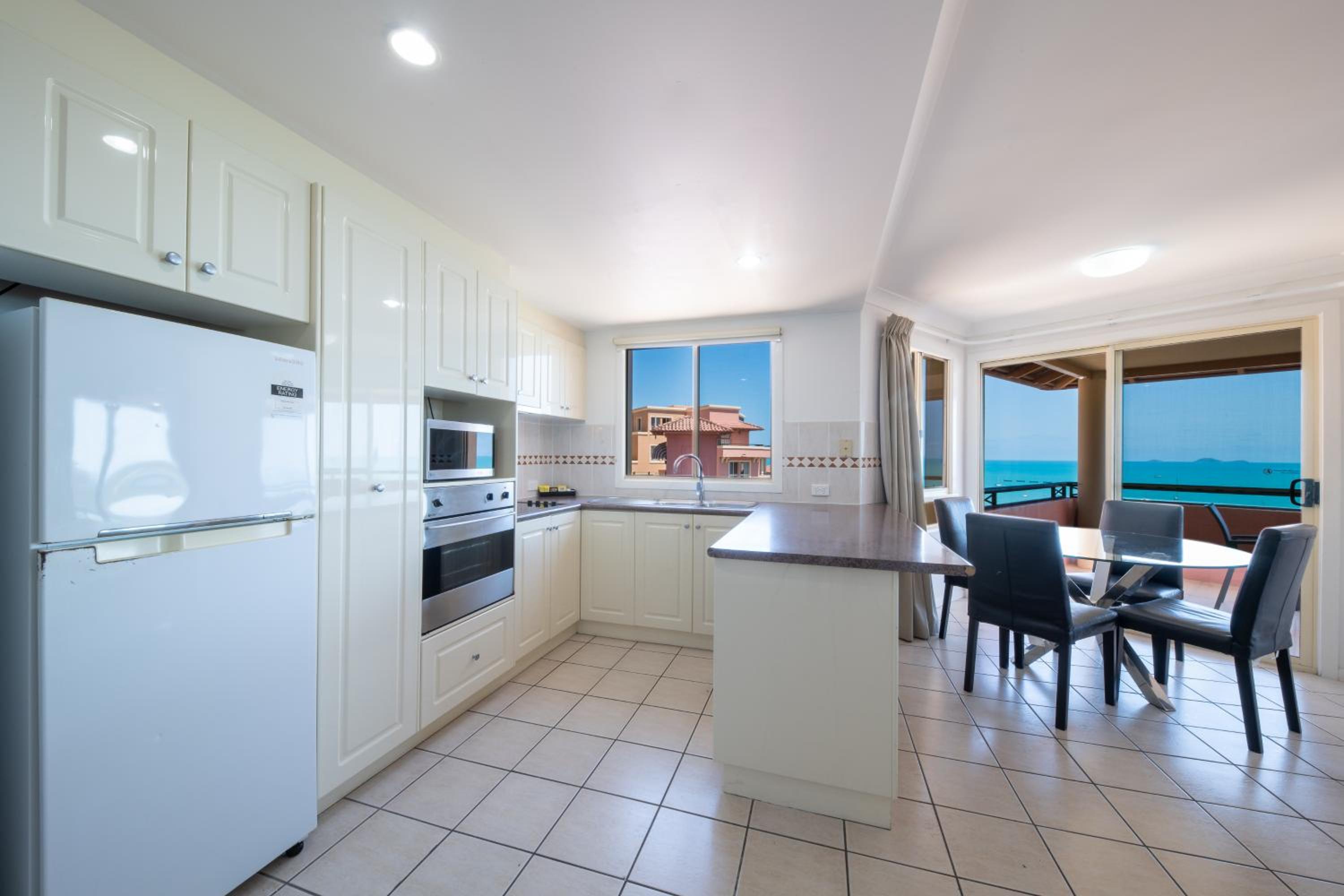 Two-Bedroom Apartment with View photo 3