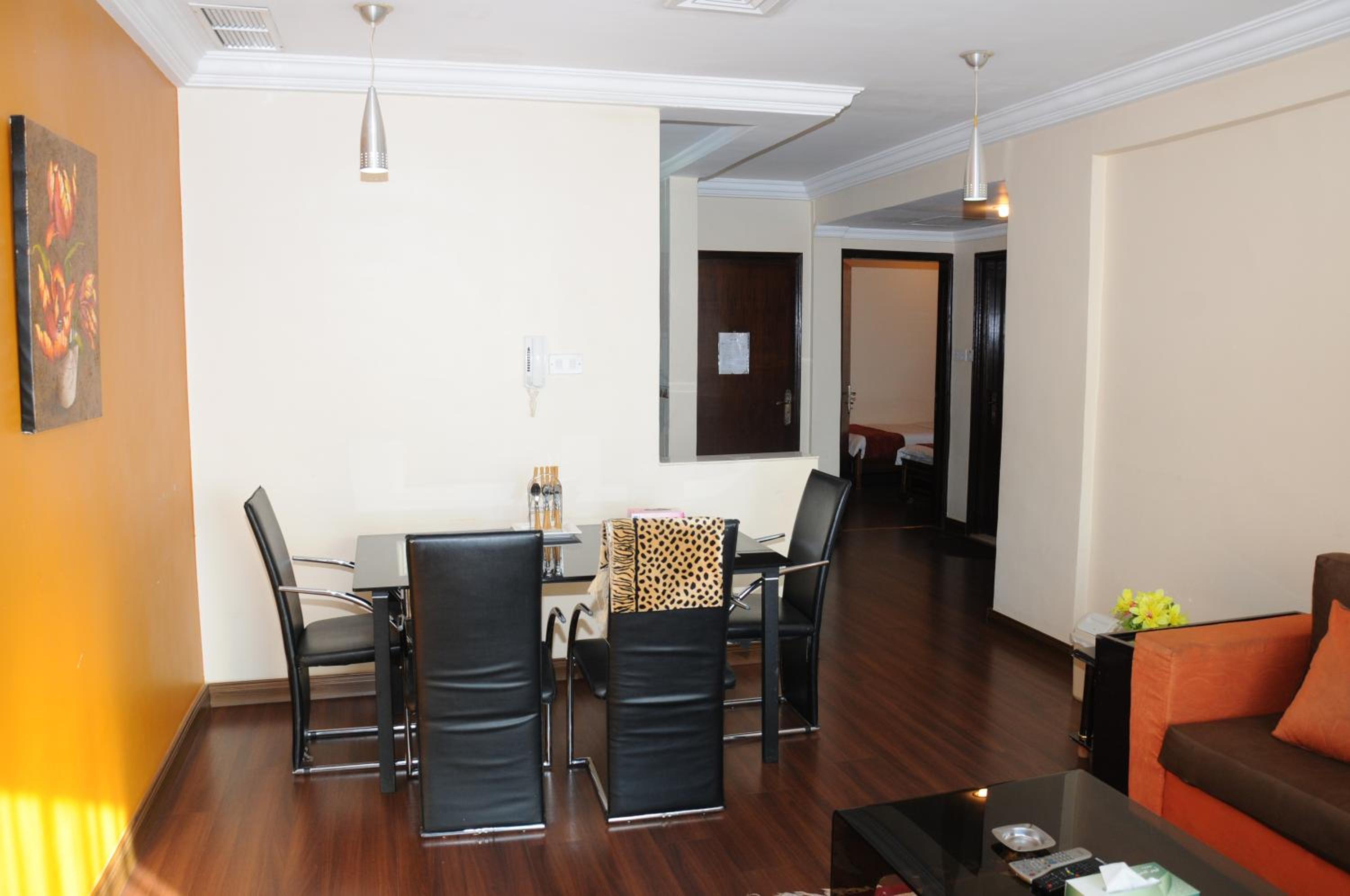 Deluxe Two-Bedroom Apartment - Photo 11