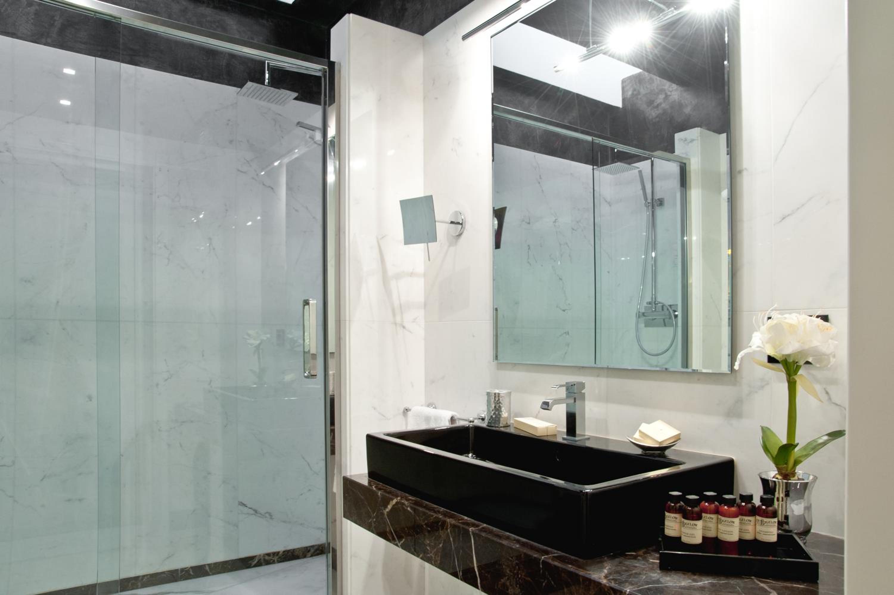 Suite - Photo 17
