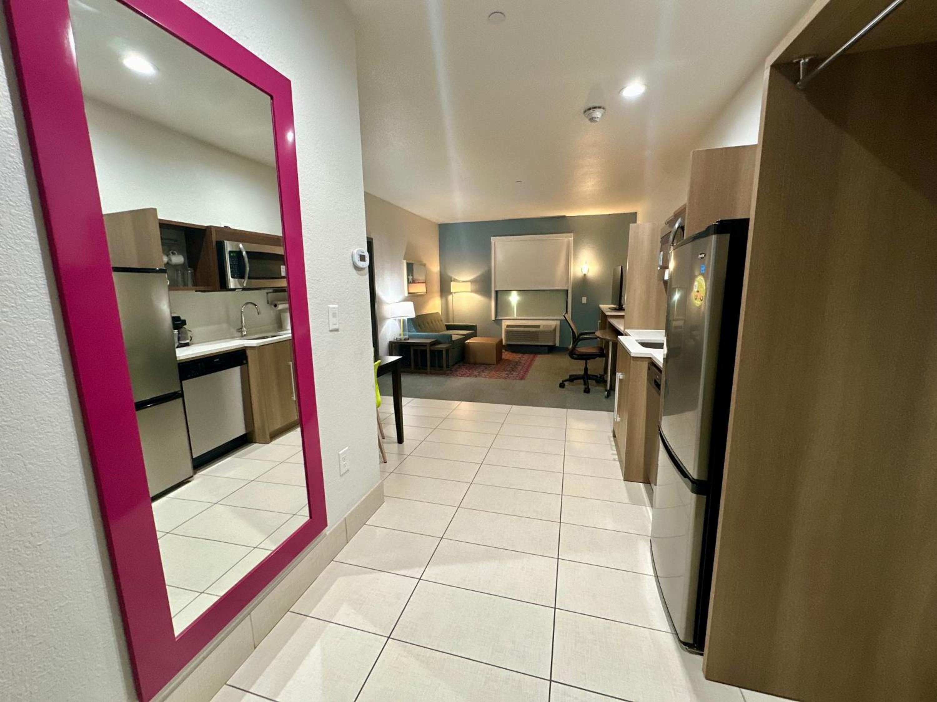 One-Bedroom King Suite - Non-Smoking - Photo 1
