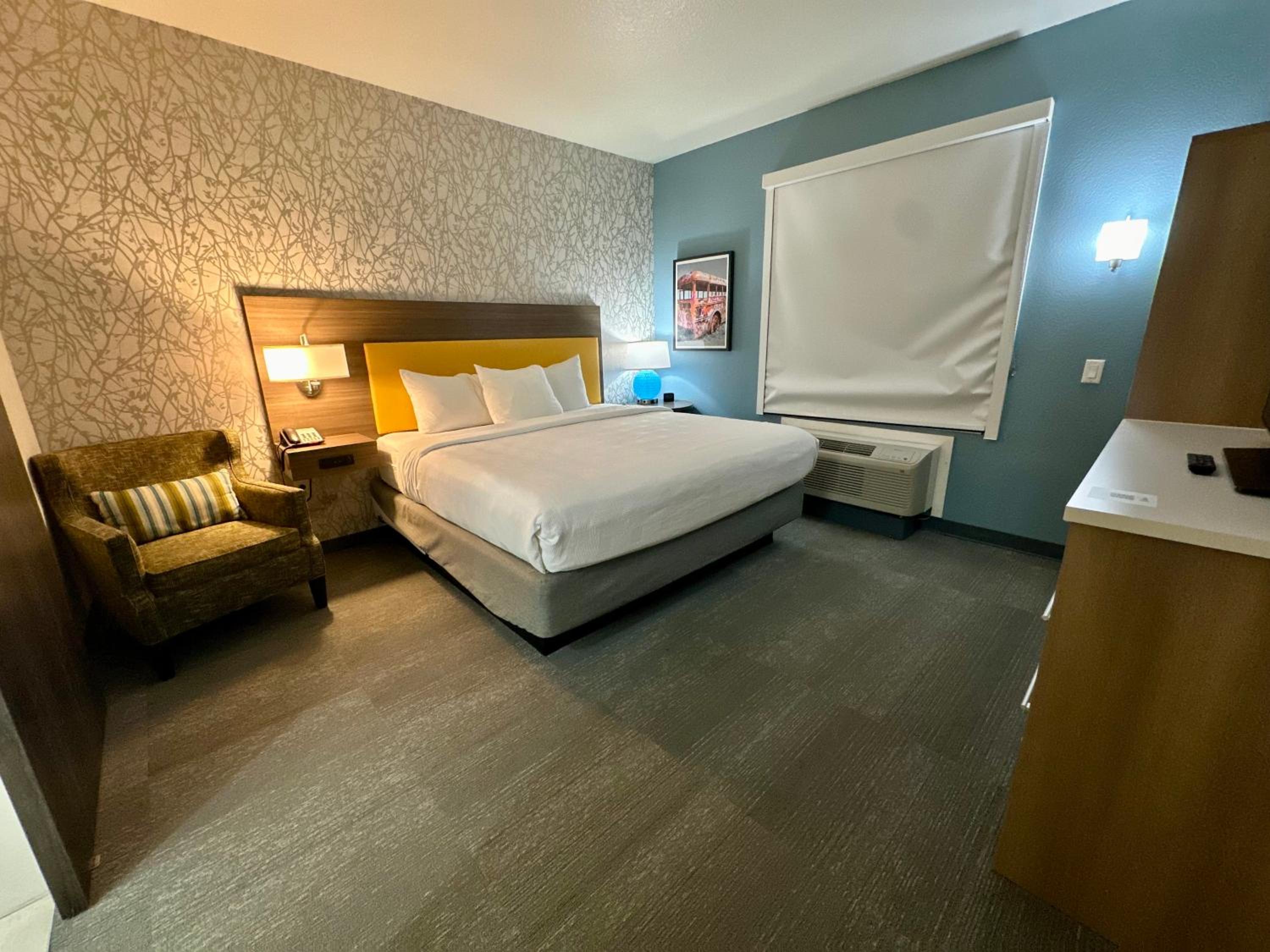 One-Bedroom King Suite - Non-Smoking - Photo 2