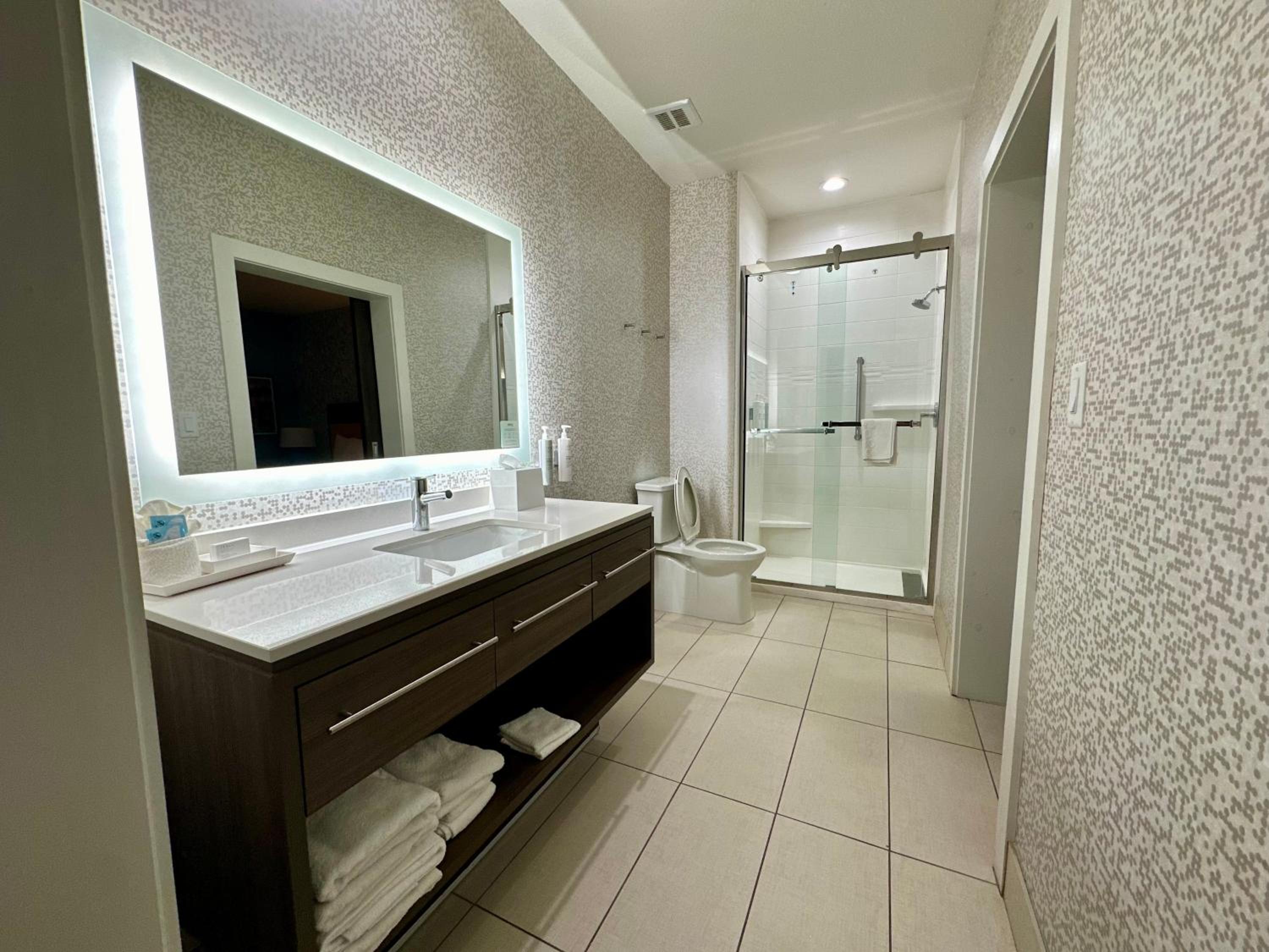 One-Bedroom King Suite - Non-Smoking - Photo 5