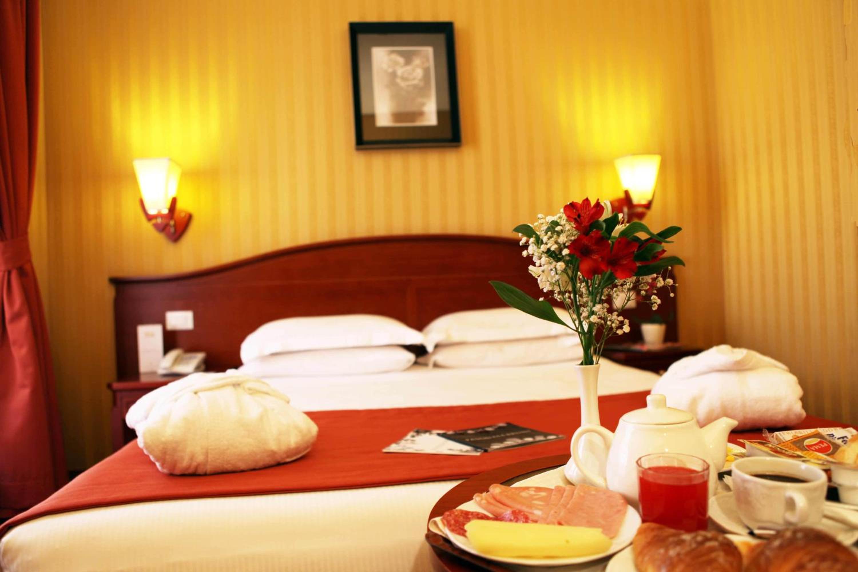Triple Room thumbnail 5