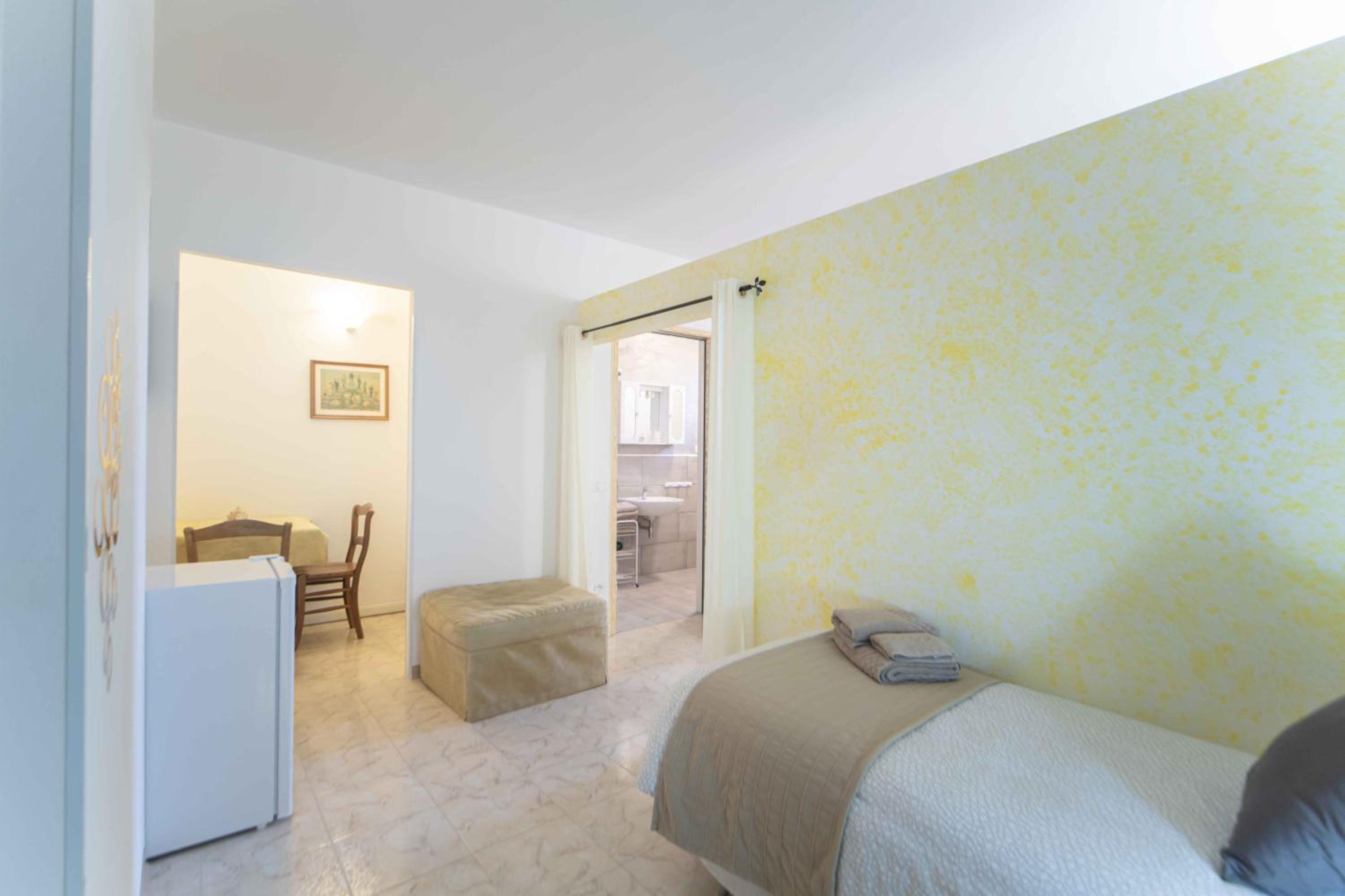 Basic Triple Room photo 1