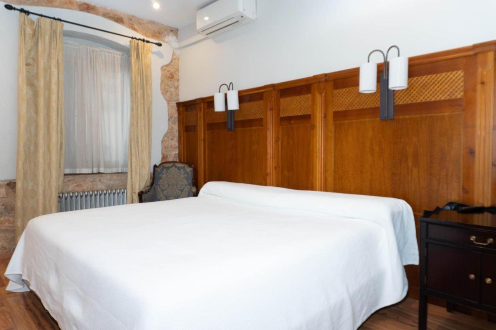 Deluxe King Room photo 2