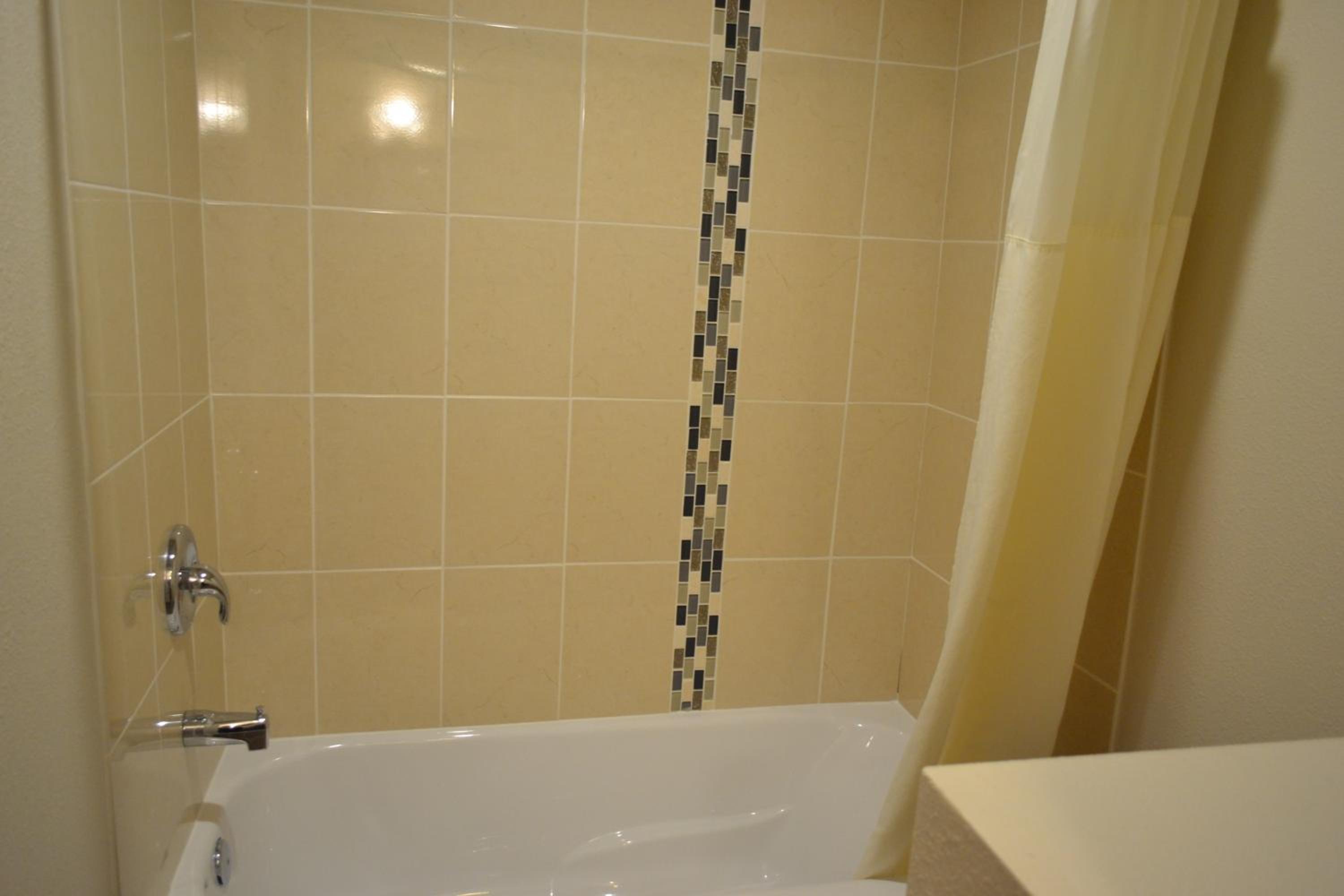 Standard Queen Room - Photo 5