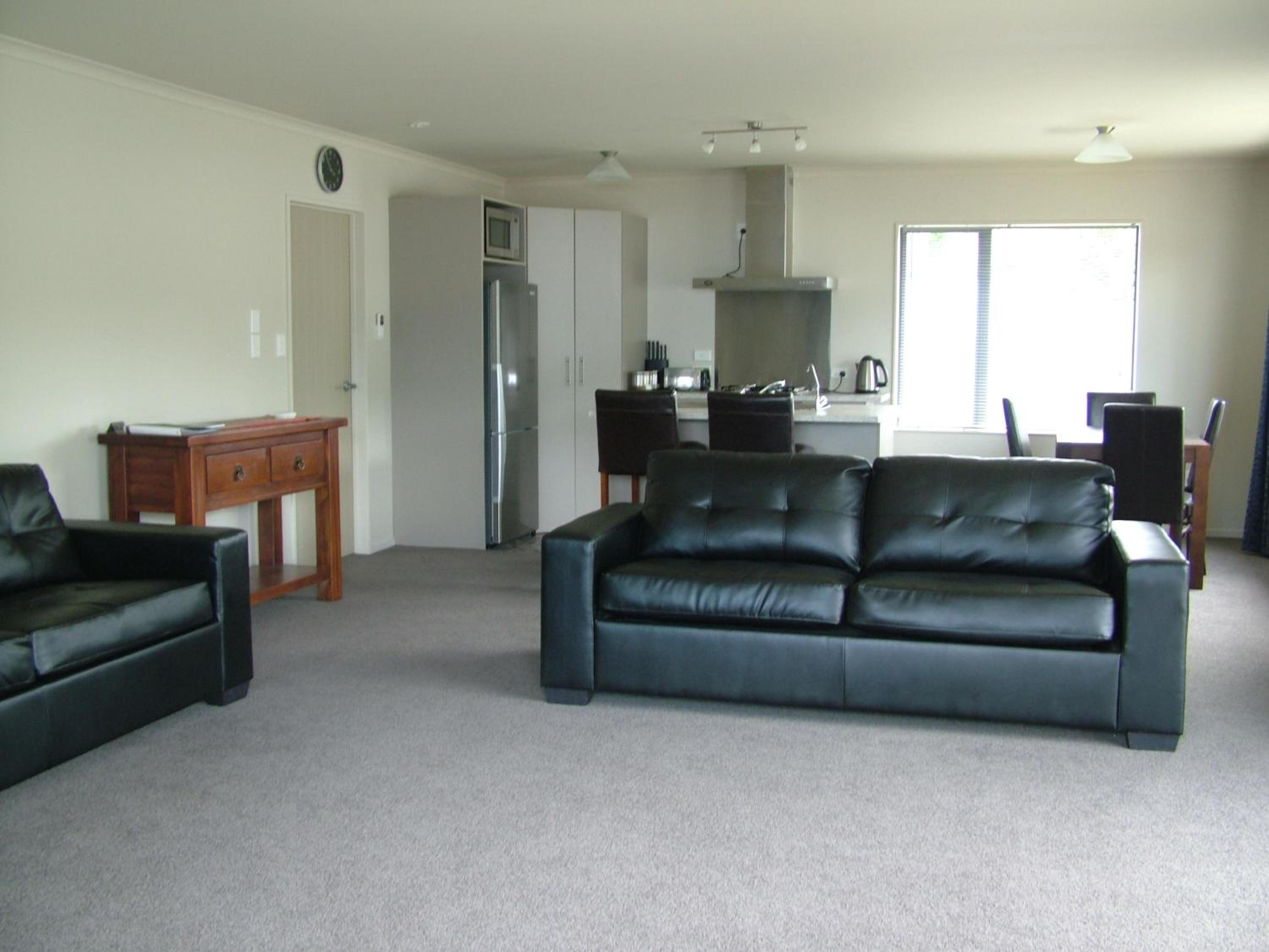 Three-Bedroom Apartment - Photo 7