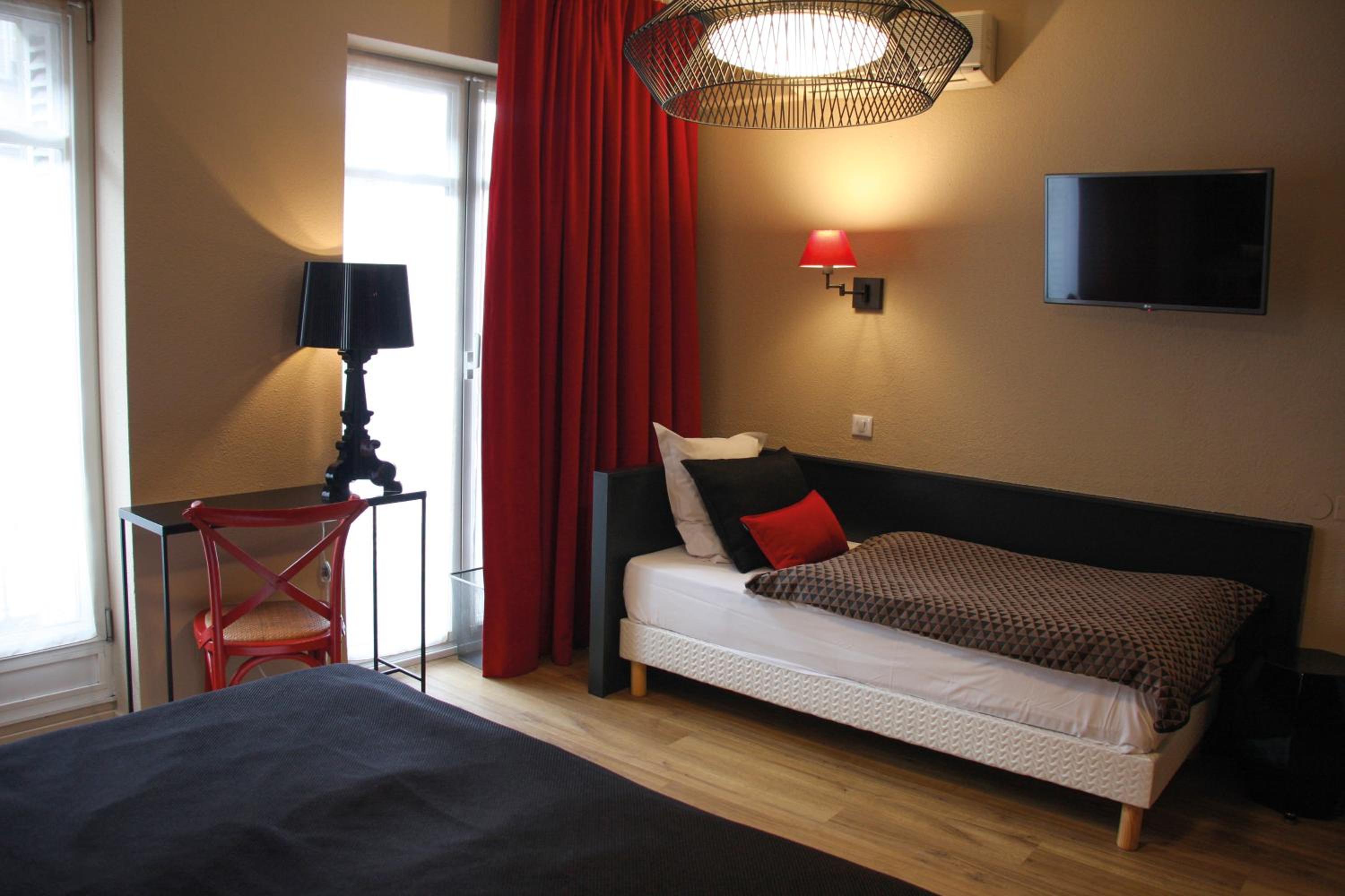 Twin Room - Photo 15