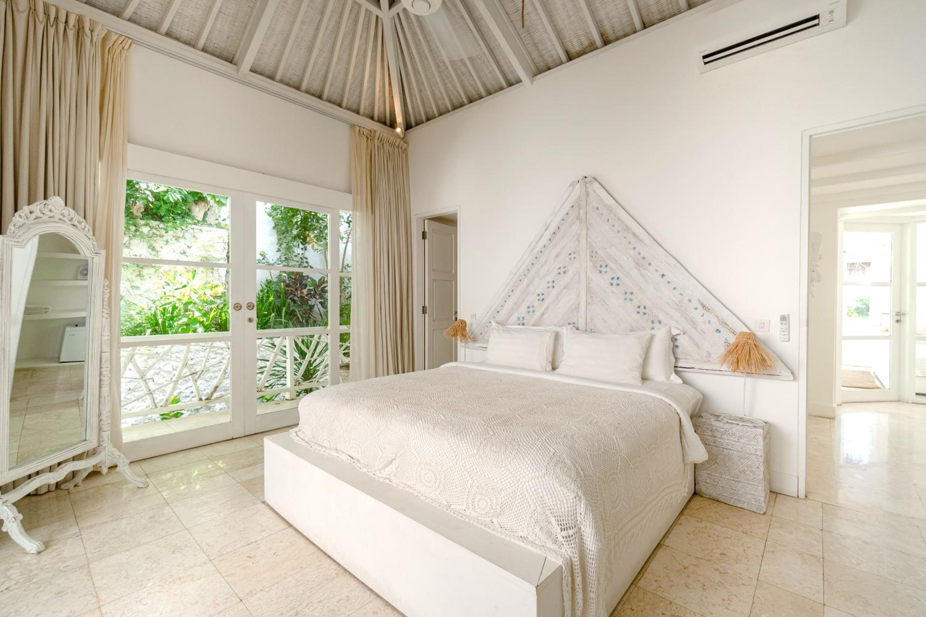 White Dream Suite