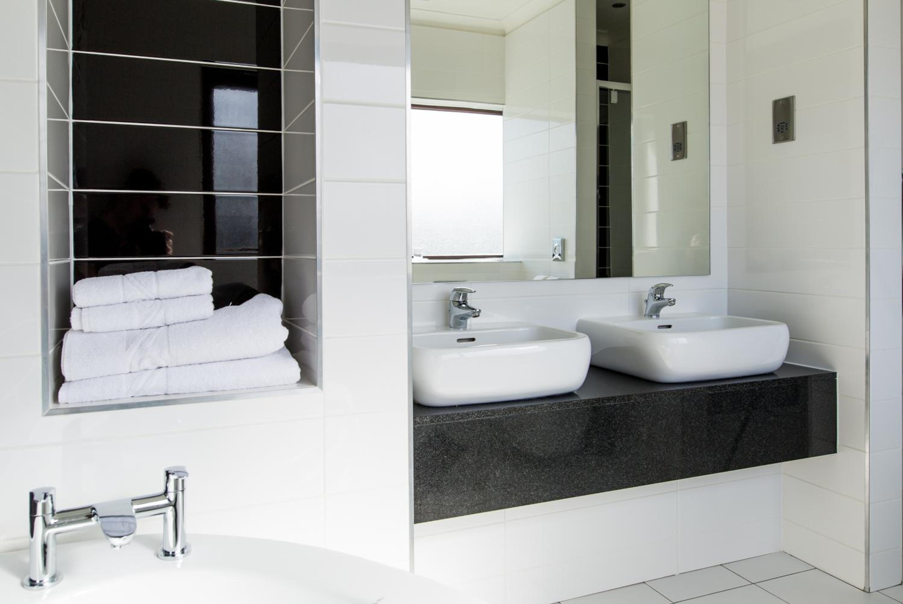 Superior King Room - Photo 3