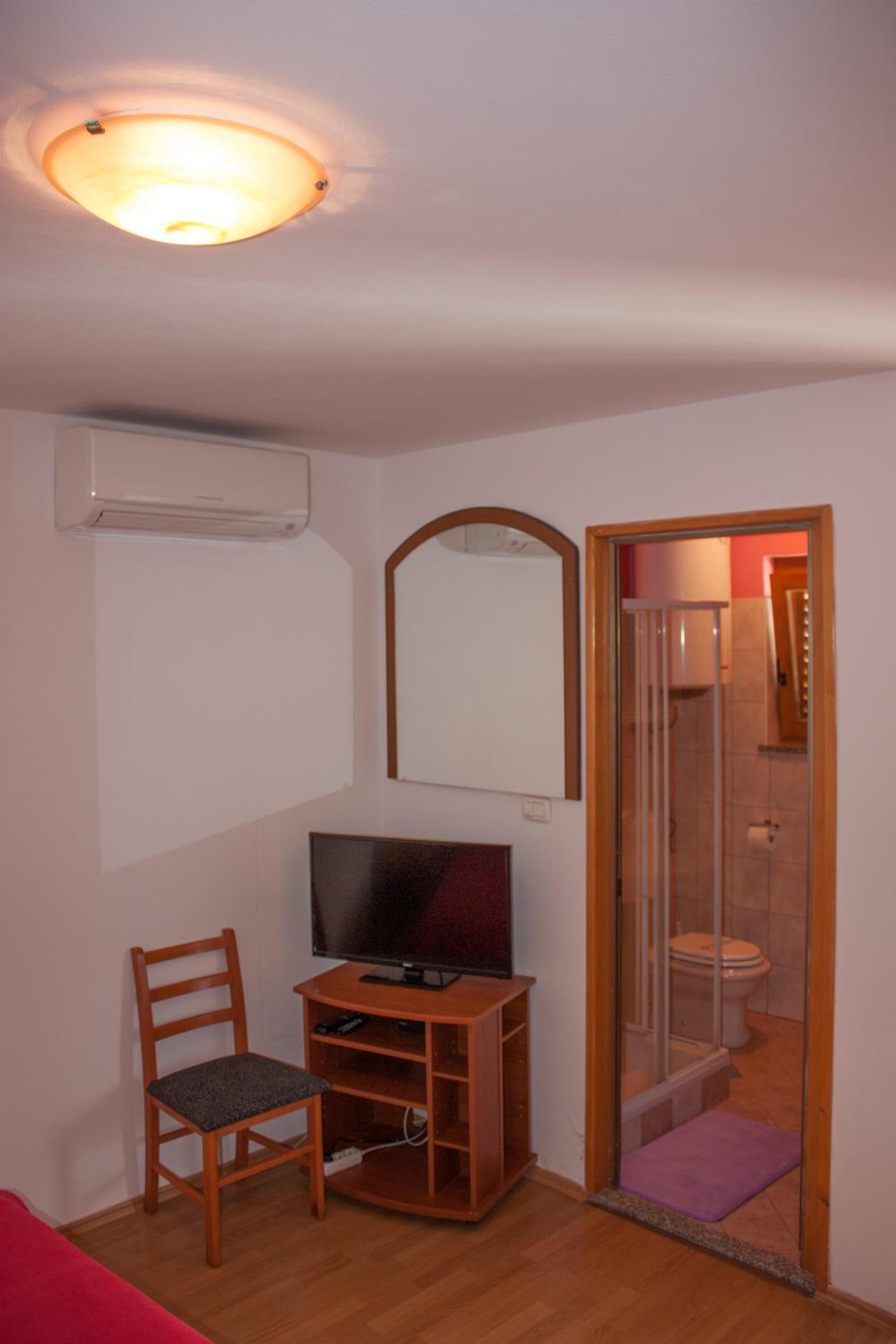 Double Room - Photo 9