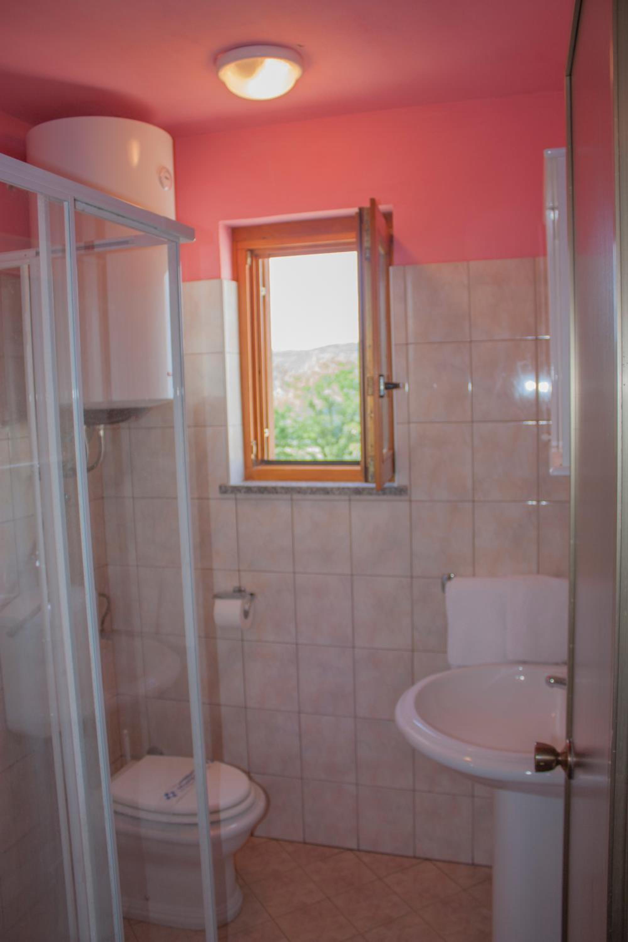 Double Room - Photo 8