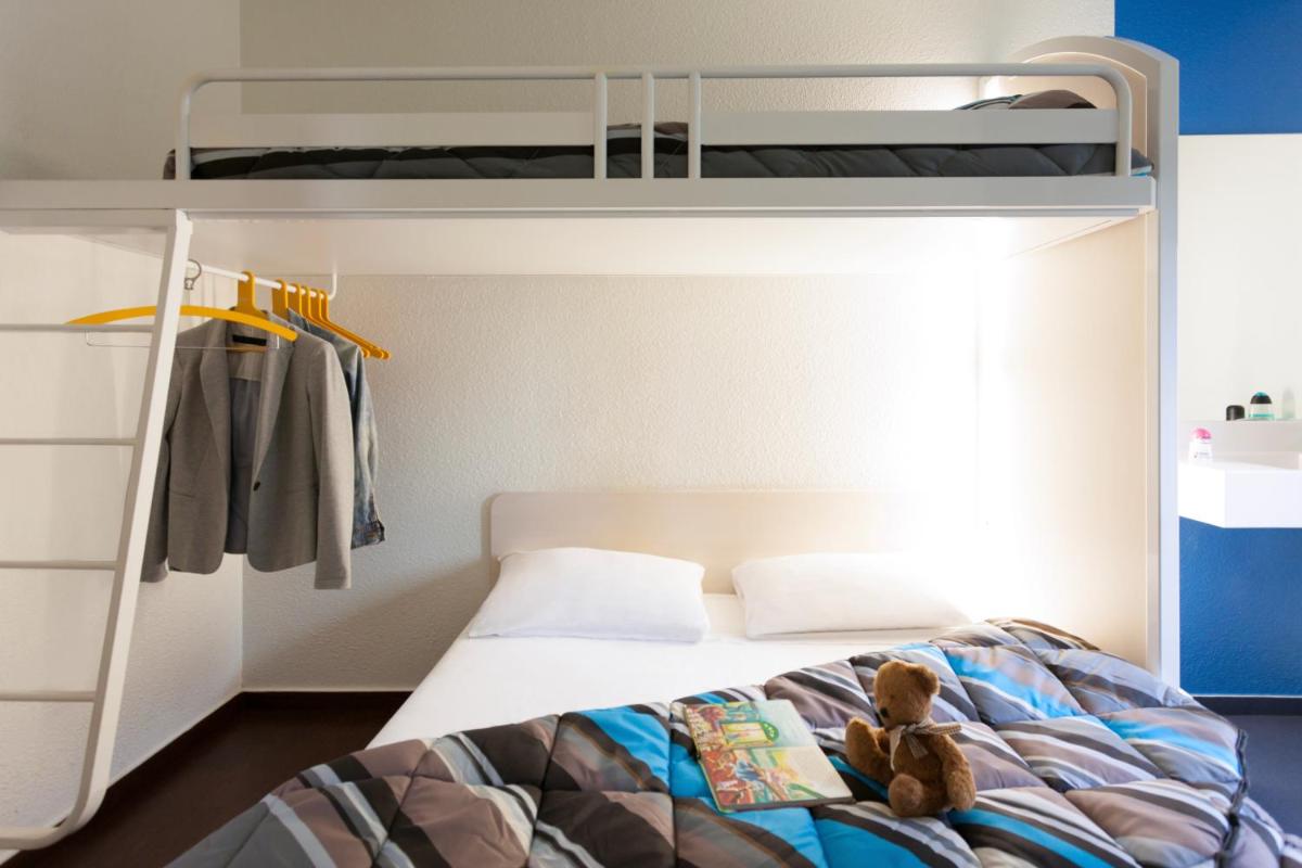 Triple Room with Shared Bathroom photo 2