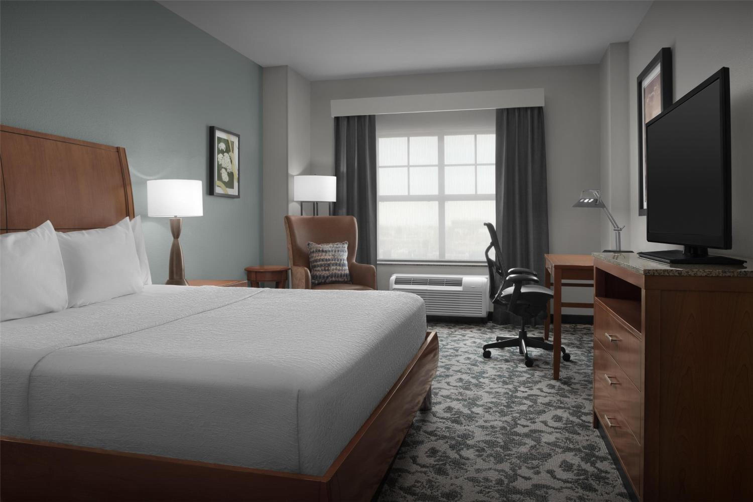 Premium King Room photo 3