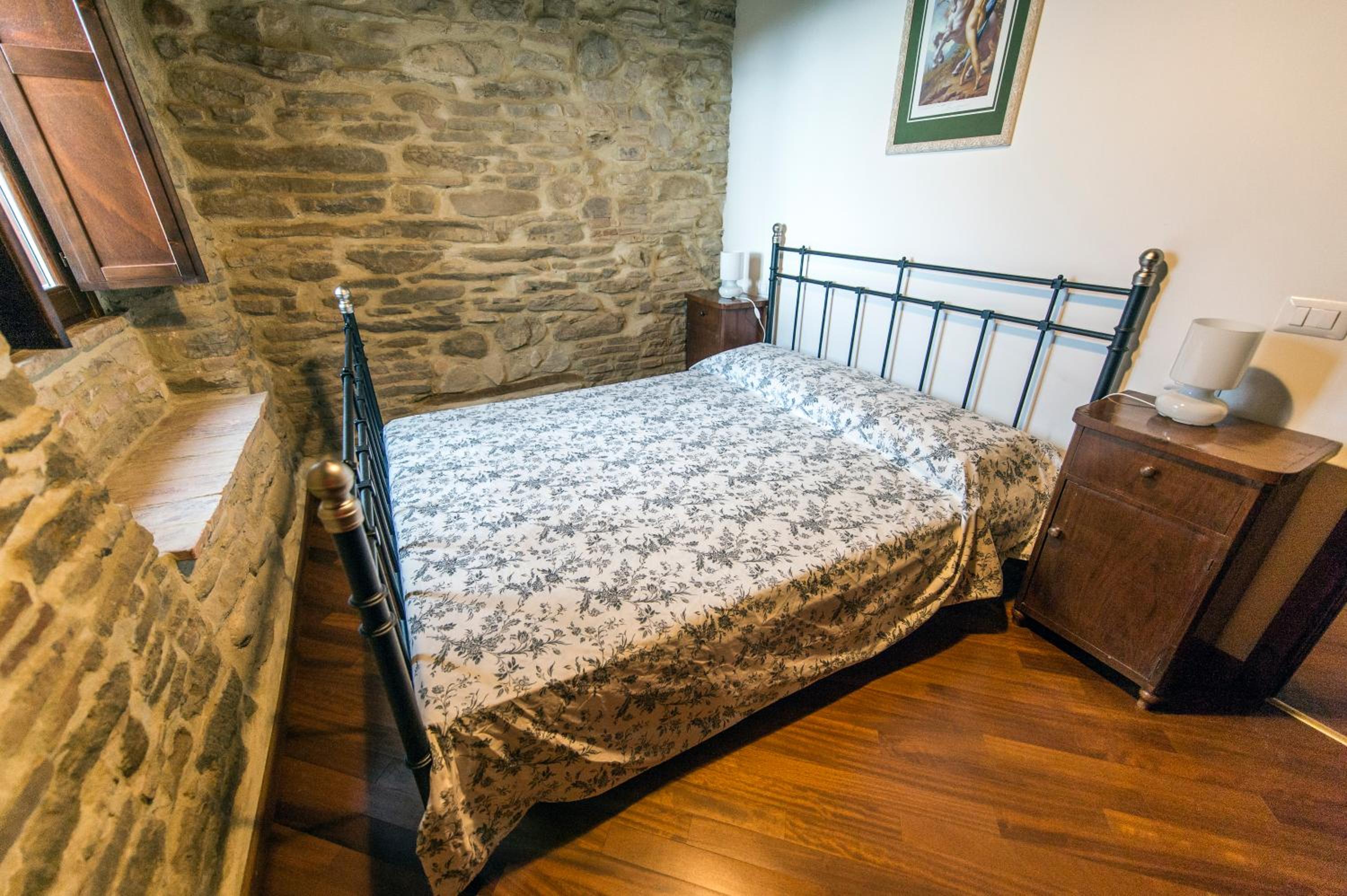One-Bedroom Apartment - Photo 1