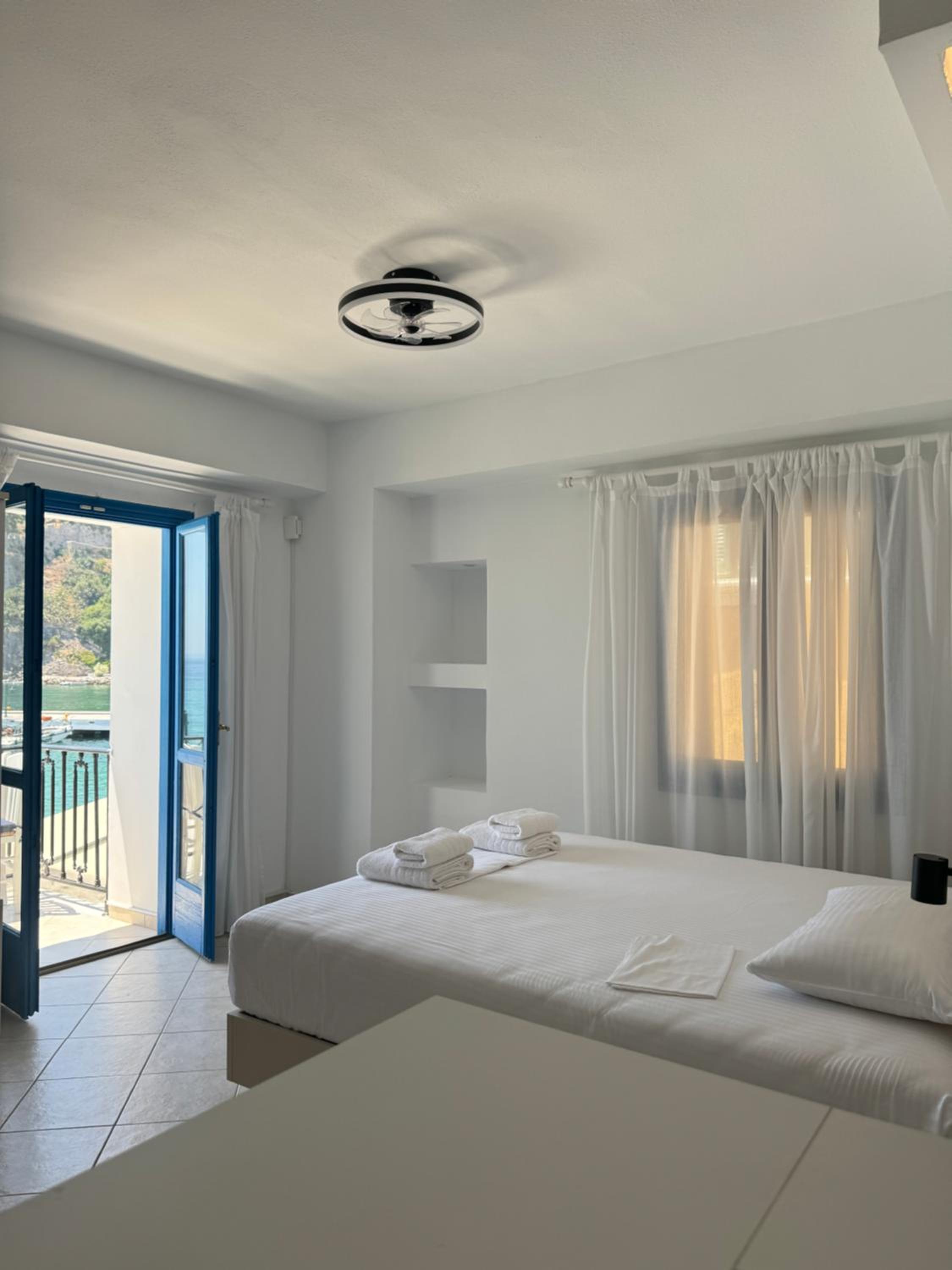 Deluxe Double Room with Balcony and Sea View