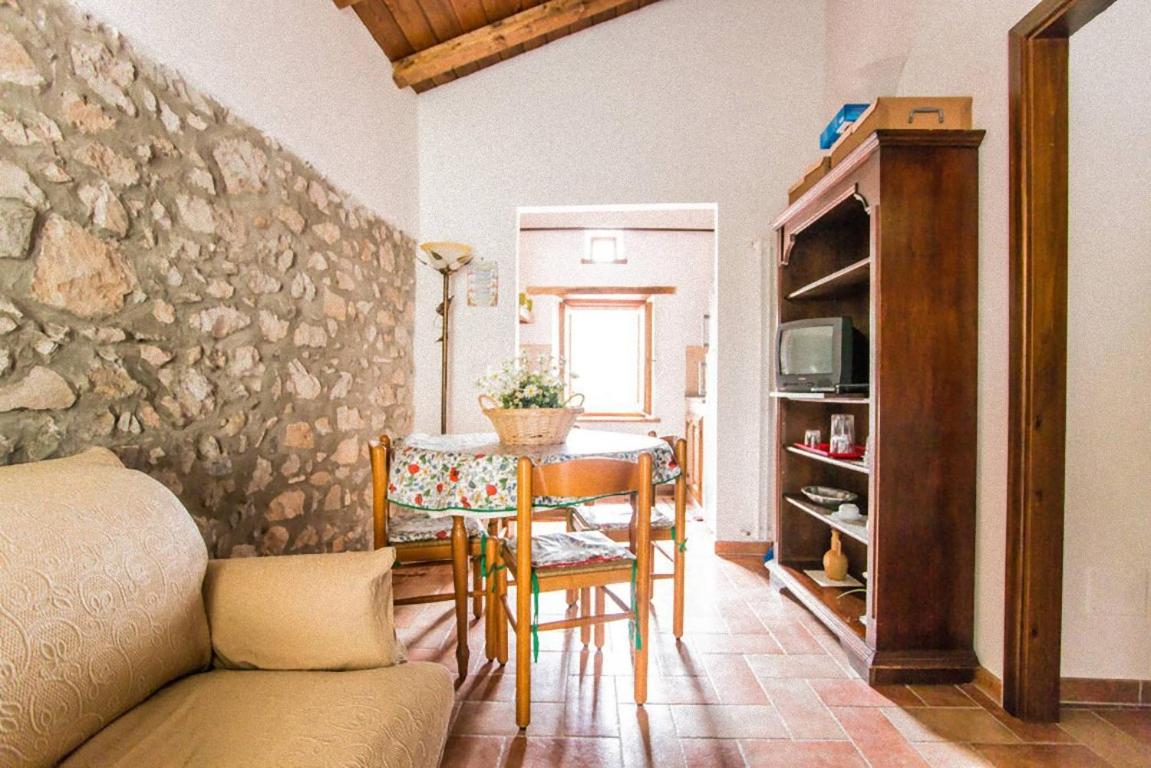 One-Bedroom House photo 1