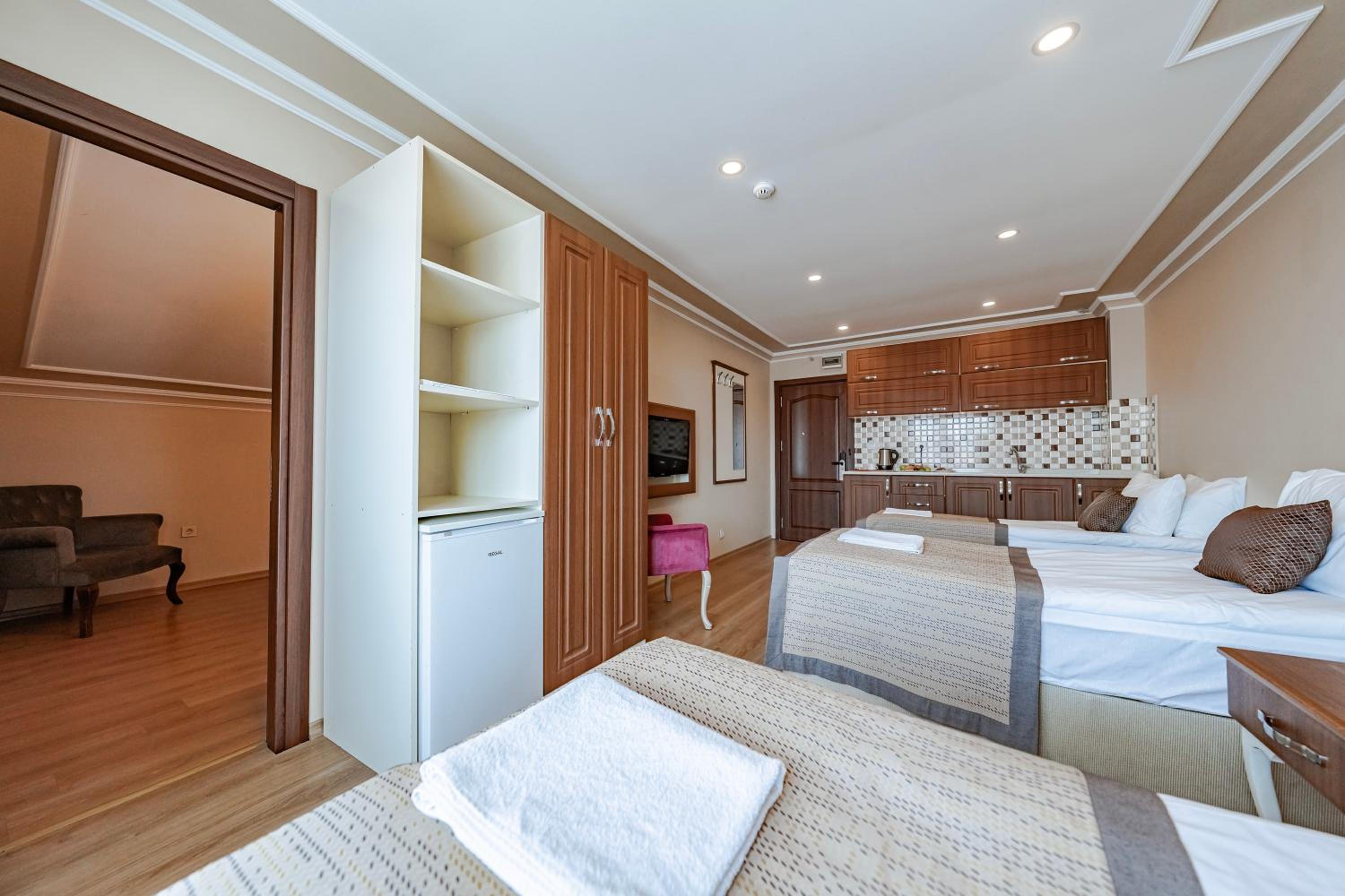 Family Room - Photo 6
