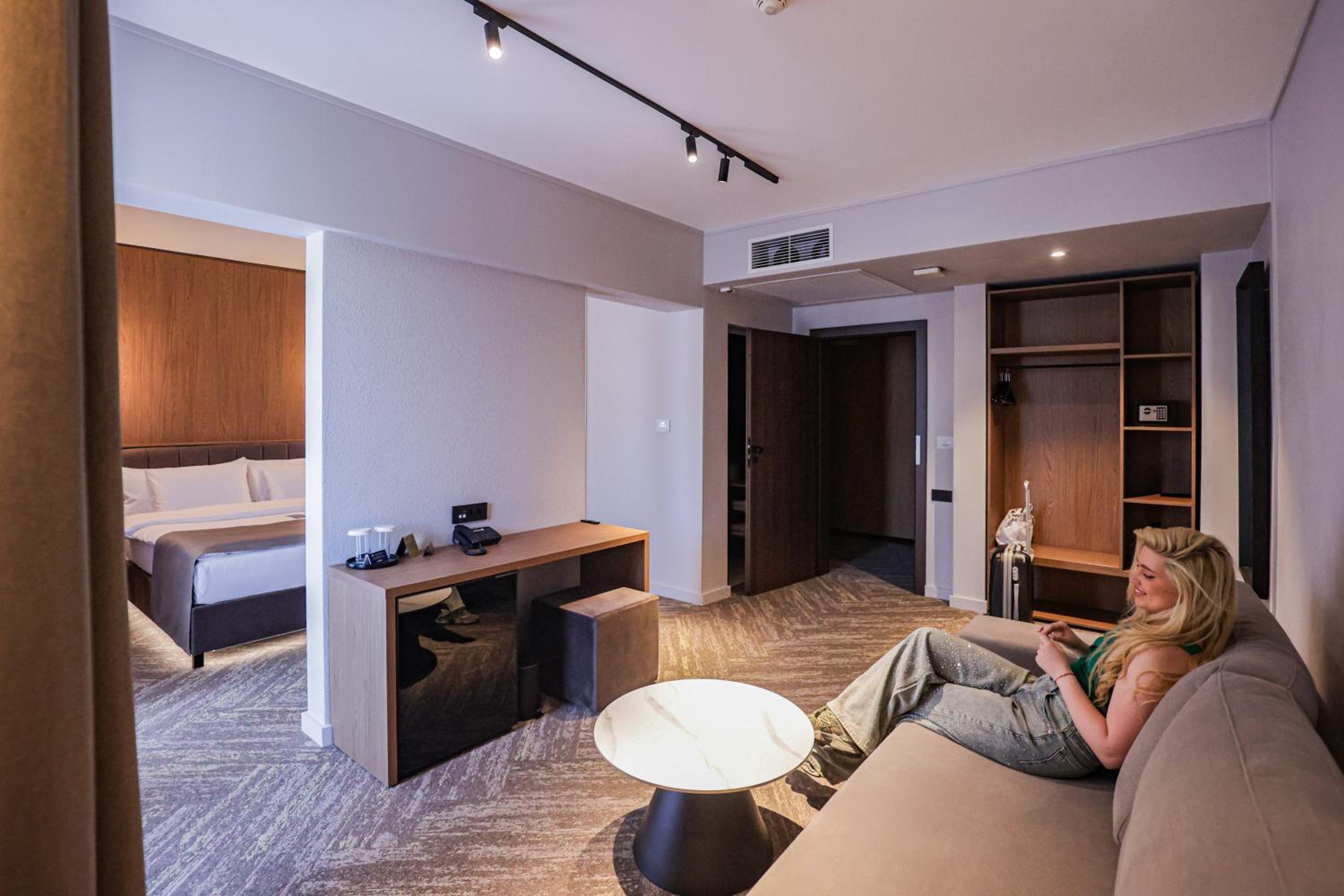 Deluxe Family Room