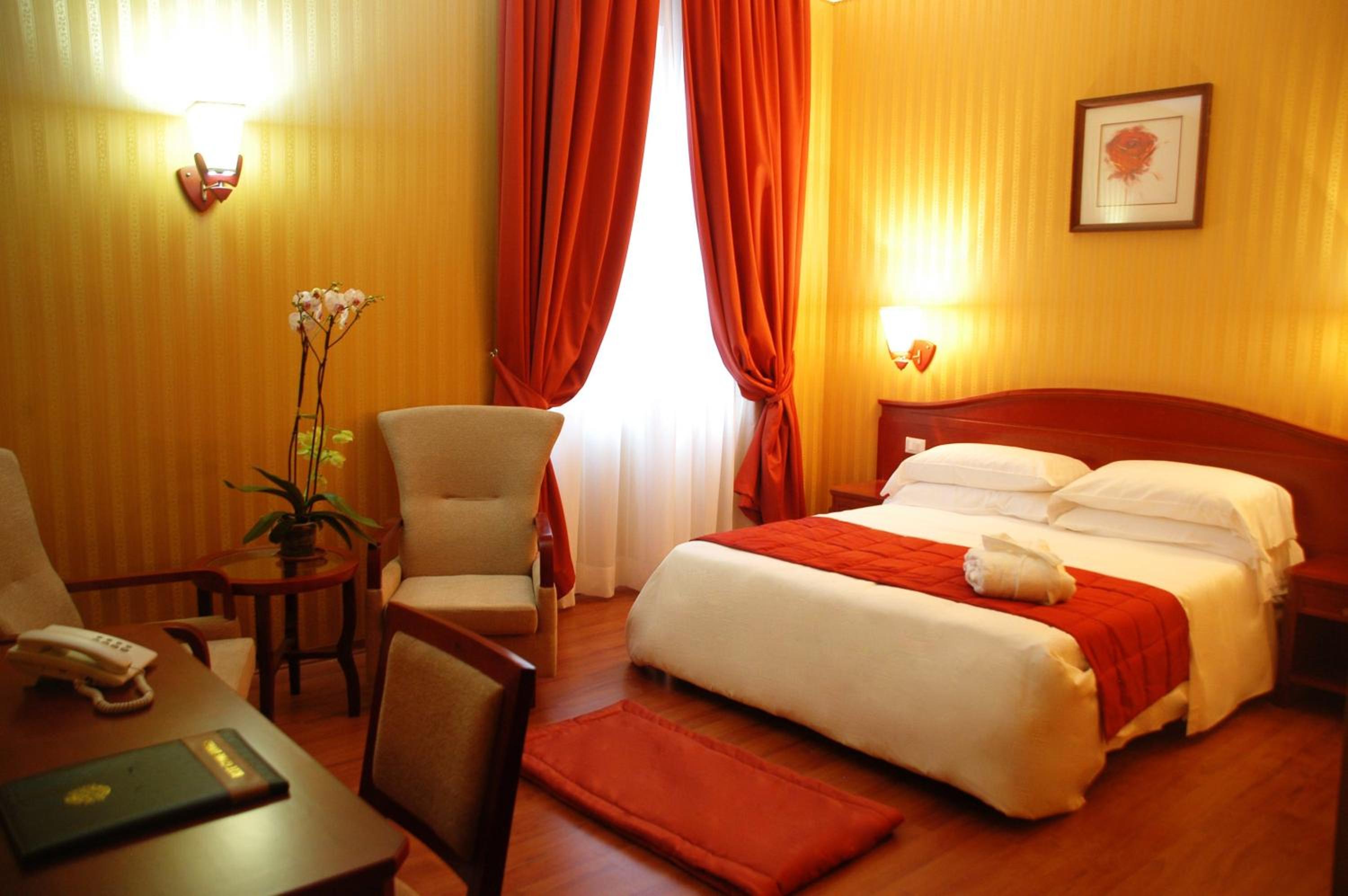 Superior Double or Twin Room thumbnail 5