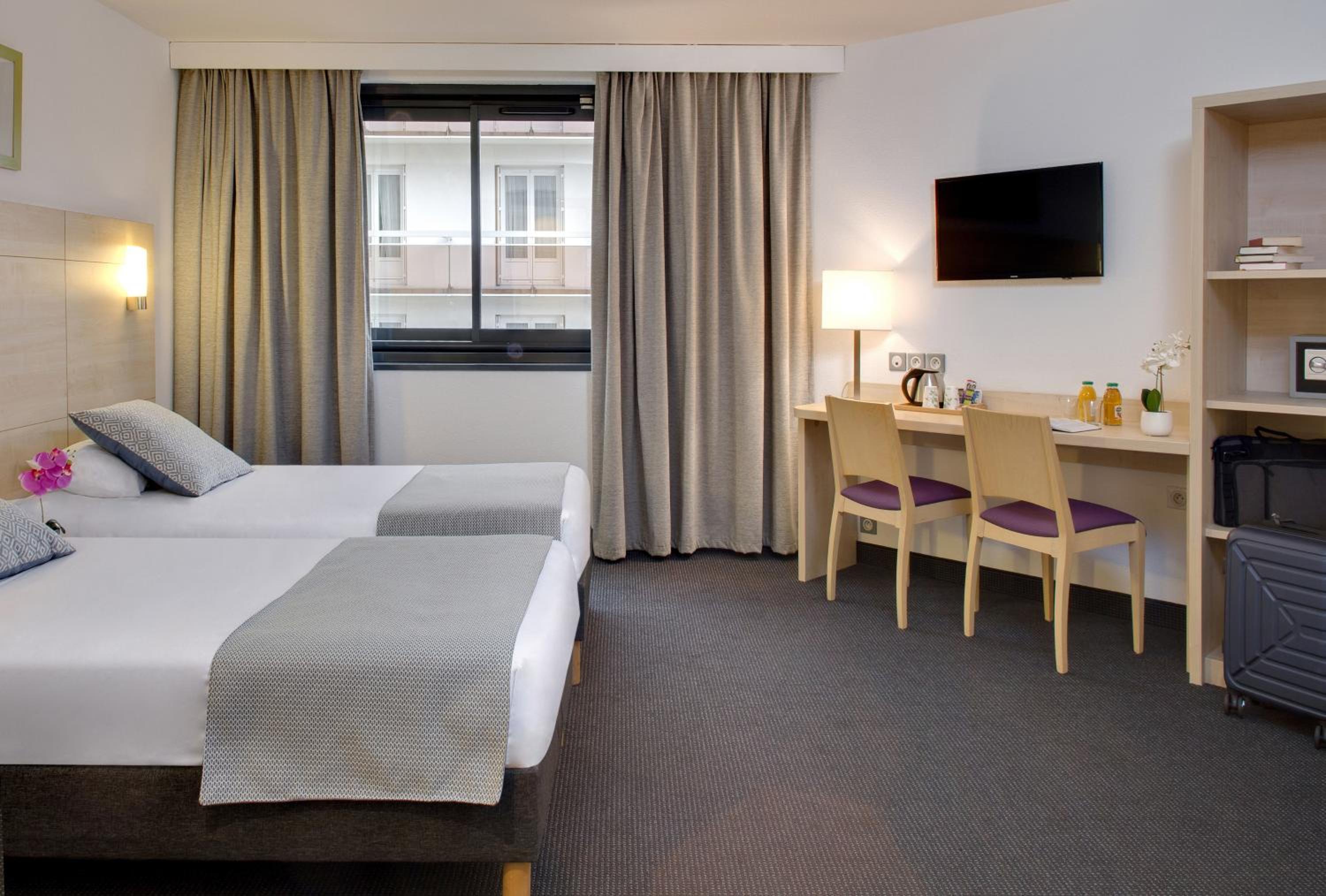 Twin Room - Disability Access photo 2