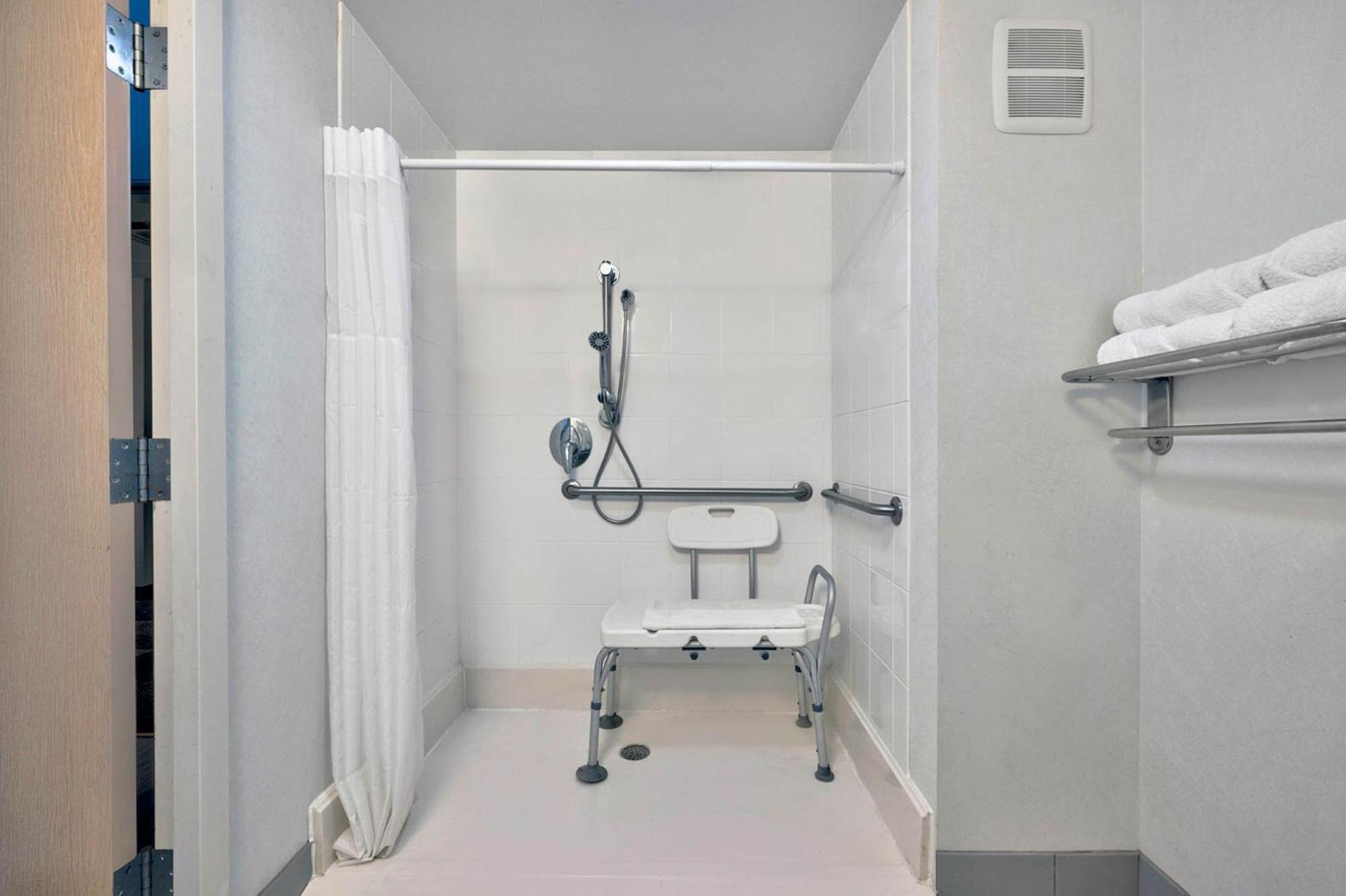 Queen Room - Disability Access - Roll in Shower photo 1
