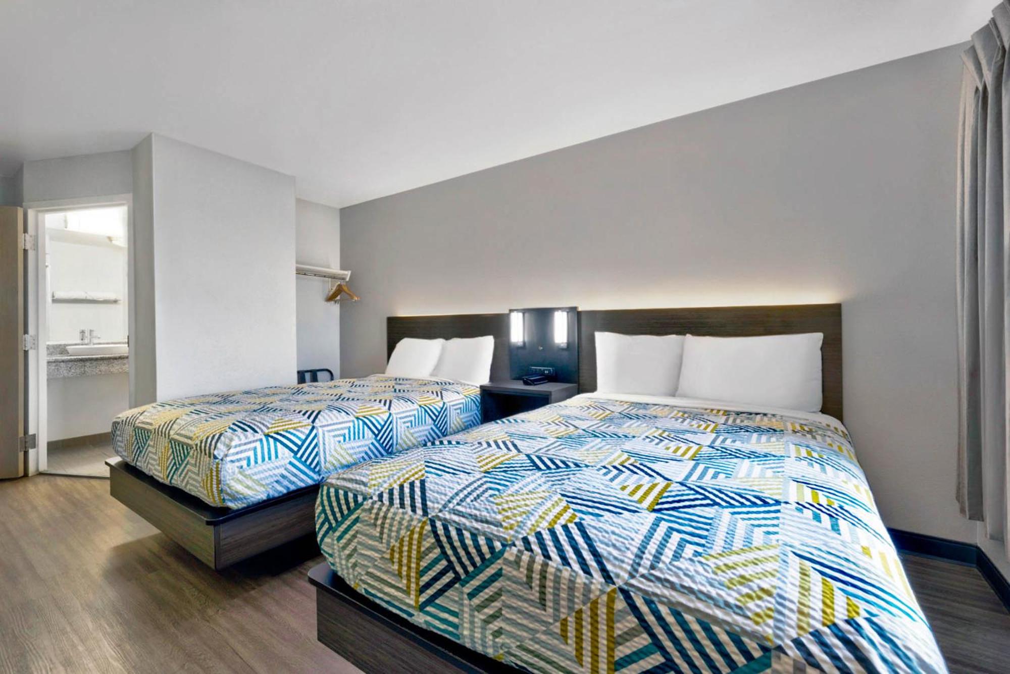 Deluxe Quadruple Room - Non-Smoking