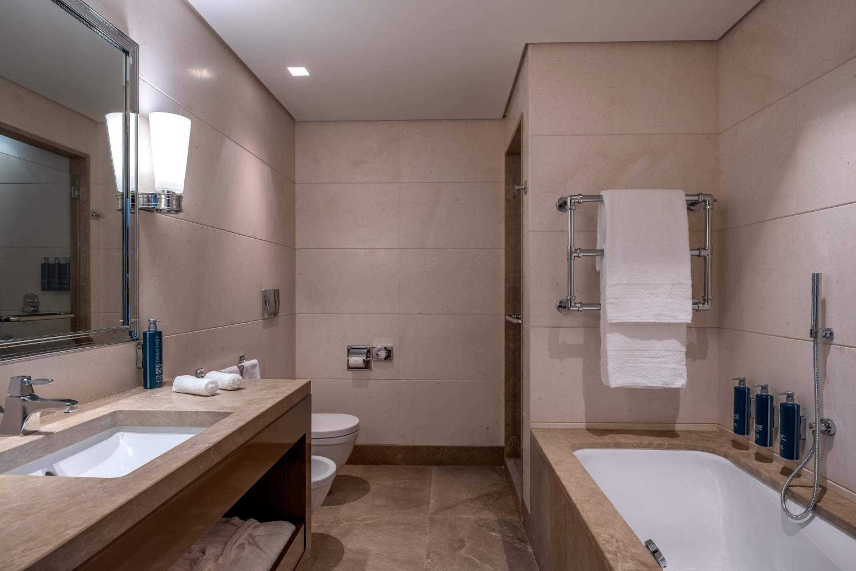 Deluxe King Room - Photo 3