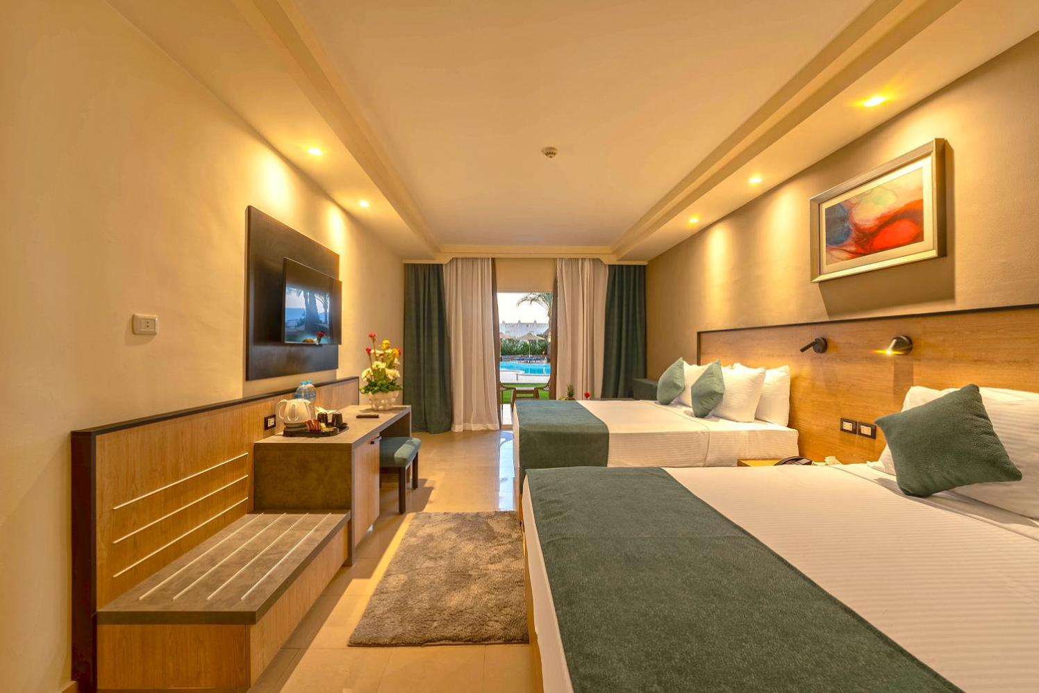 Superior Quadruple Room - Photo 3