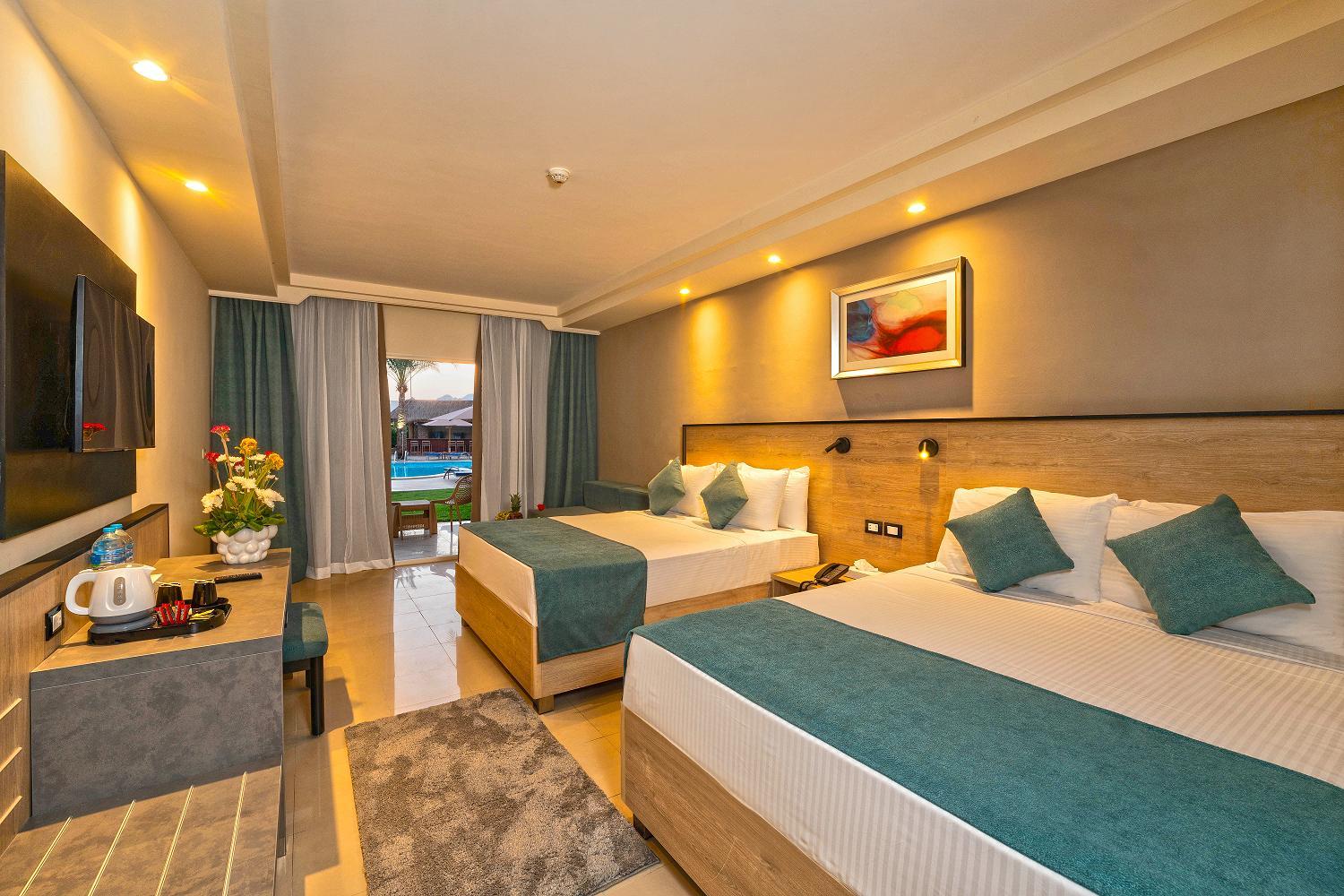 Superior Quadruple Room - Photo 4