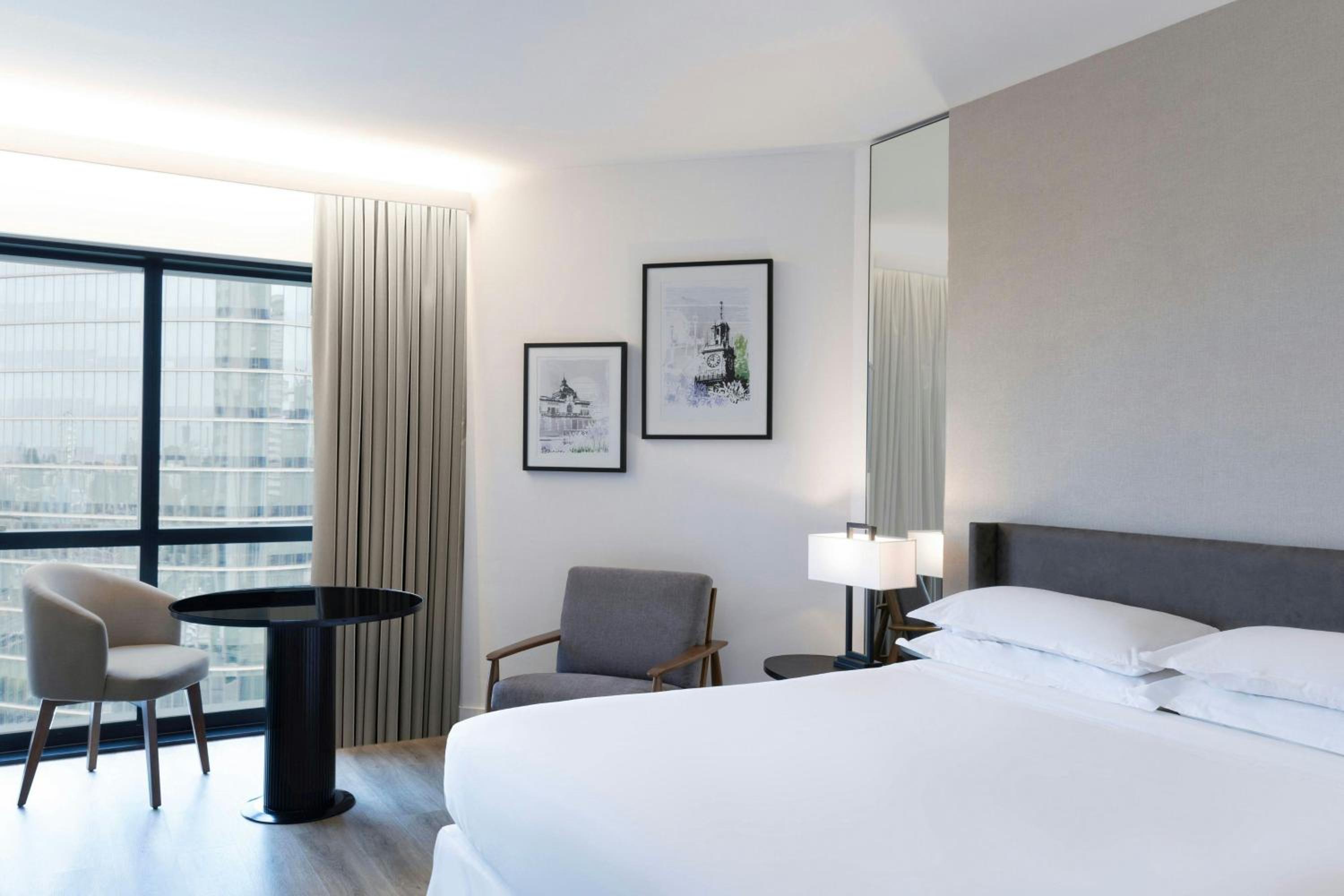 Single Room – Club Lounge Access/High Floor thumbnail 5