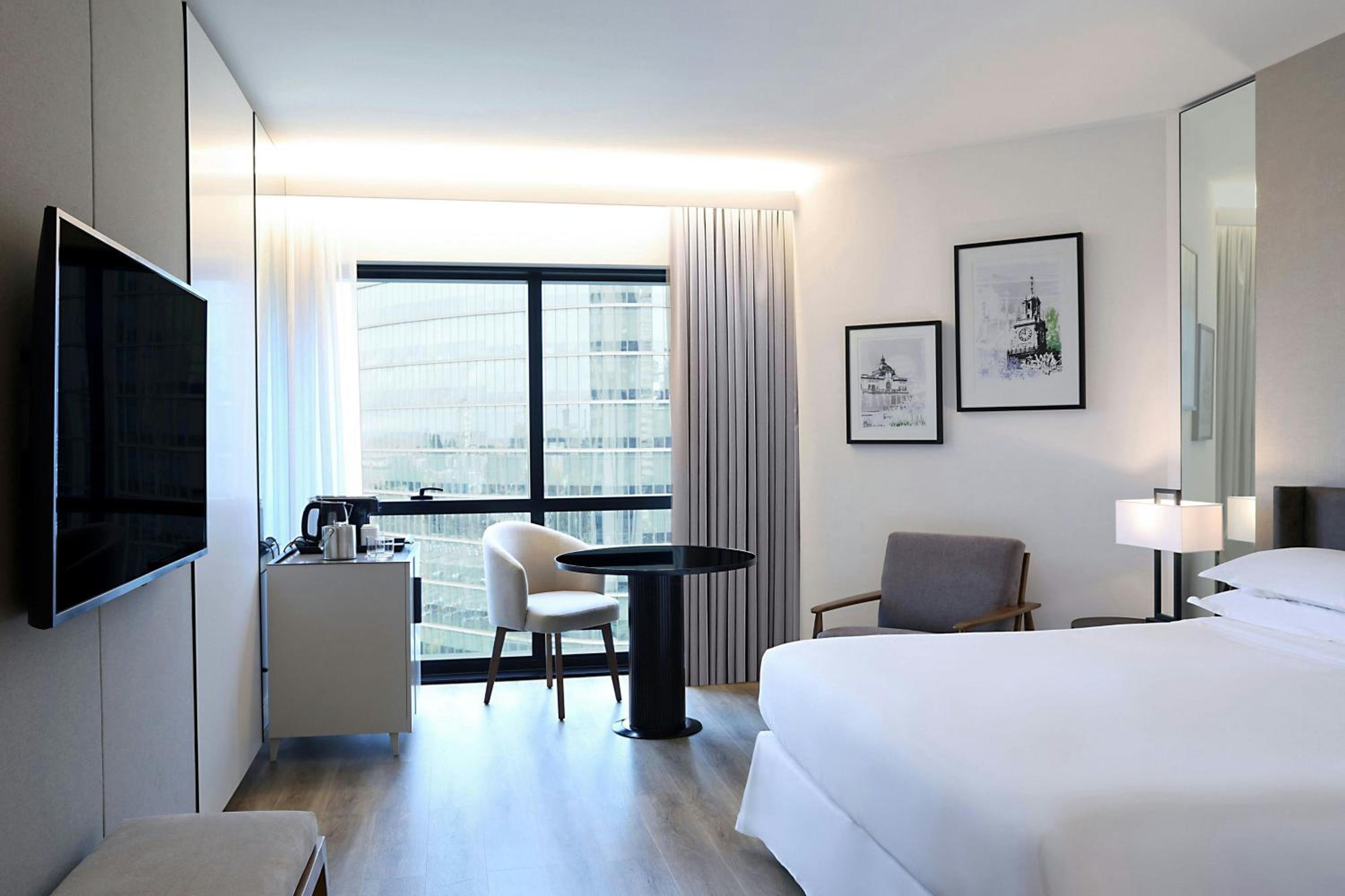 Single Room – Club Lounge Access/High Floor thumbnail 6