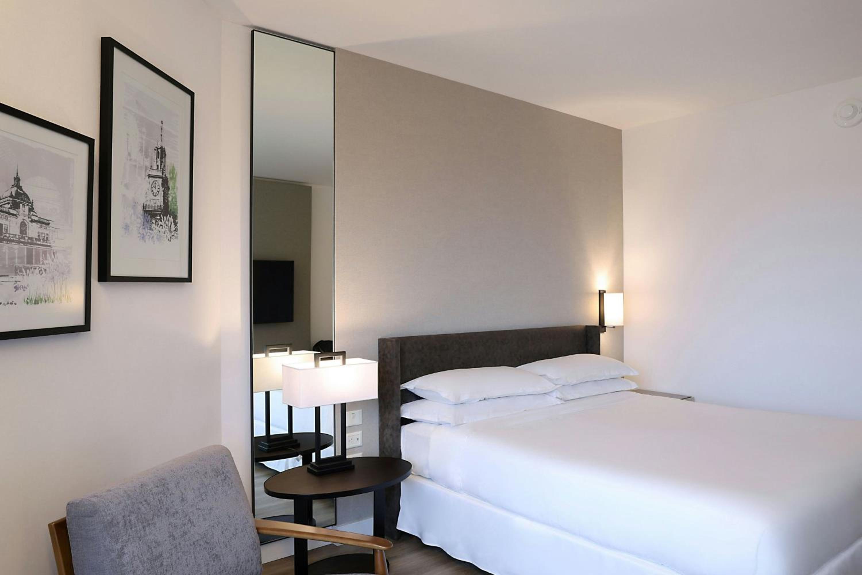 Superior, Guest room, 1 King, Pool access