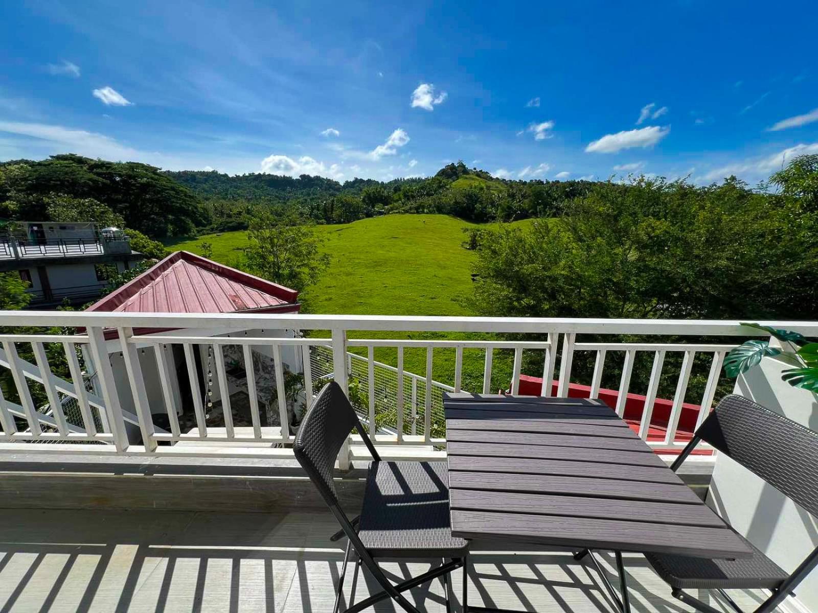 Family Room with Mountain View photo 3