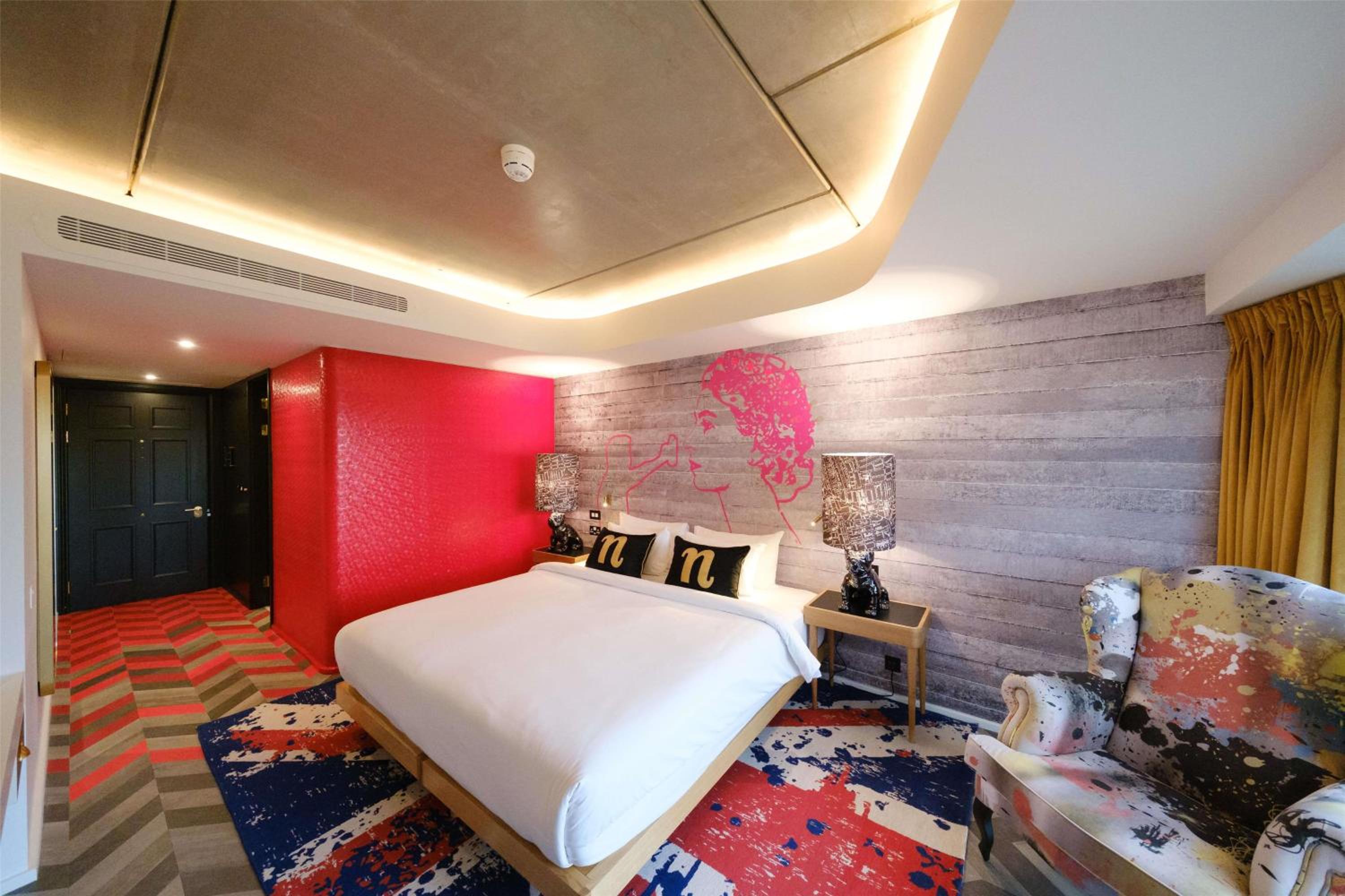 Nhow Deluxe Room with Extra Bed (2 Adults + 1 Child) photo 2
