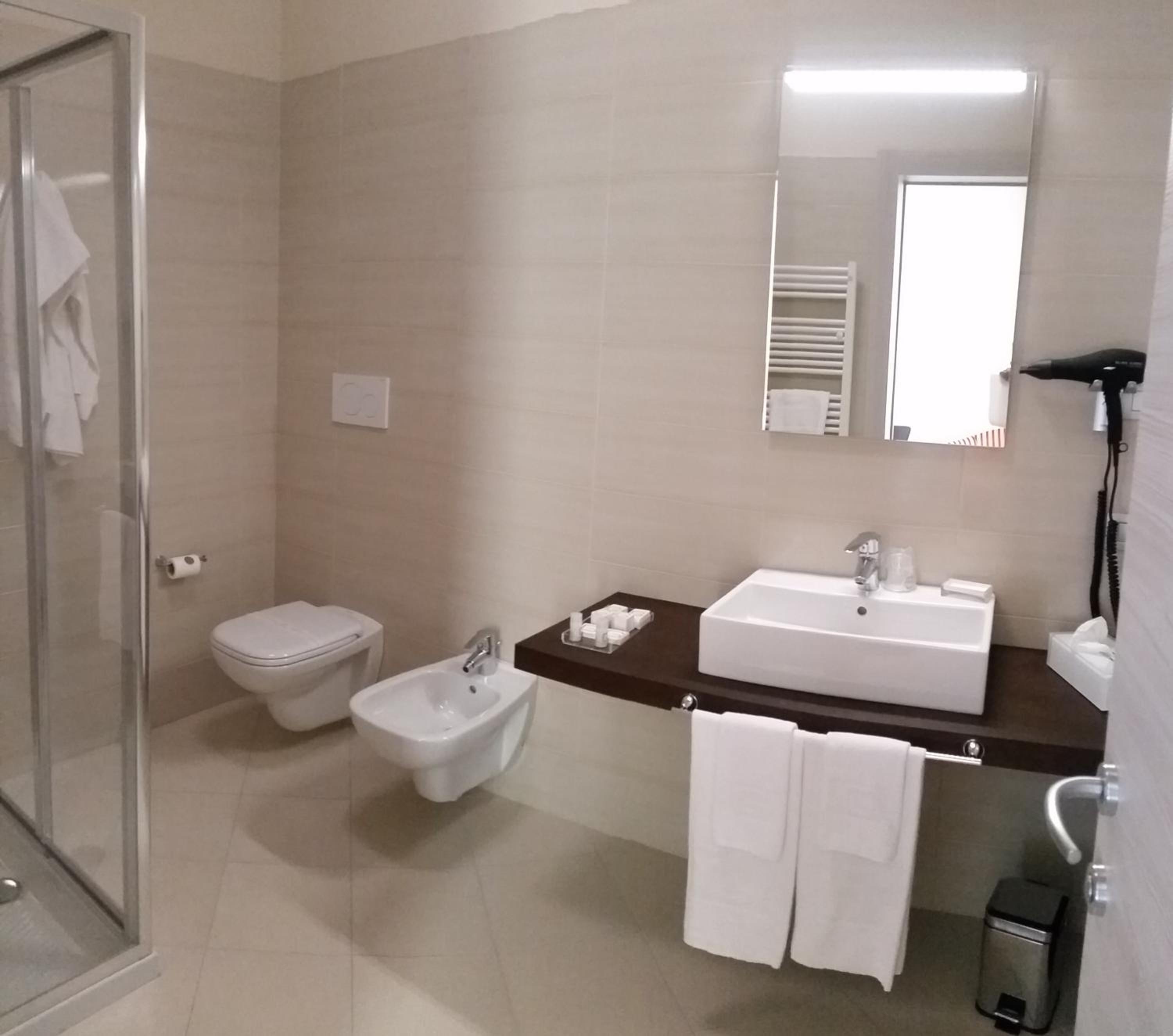 Double Room with Street View - Photo 5