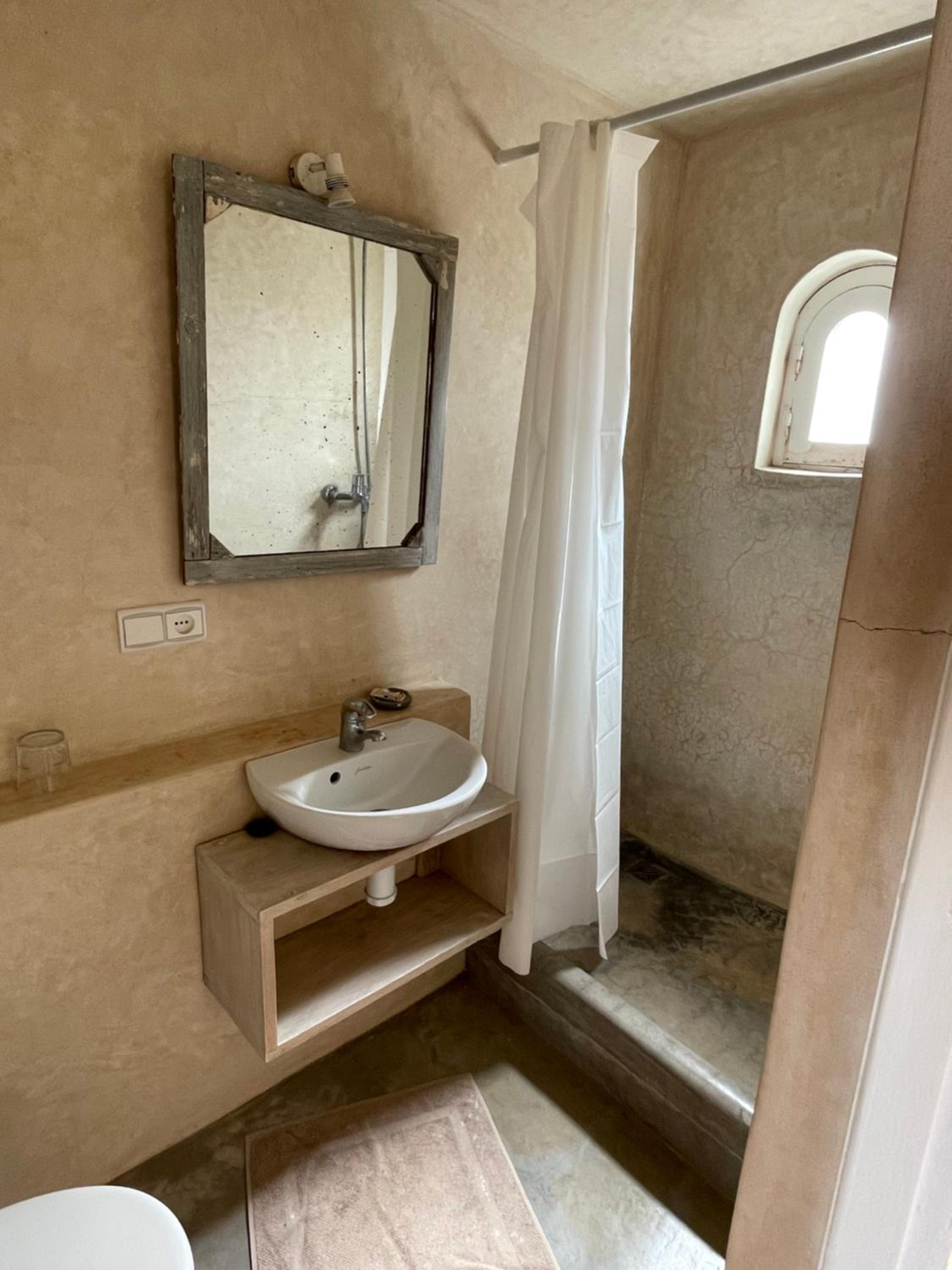 Family Room with Private Bathroom photo 2