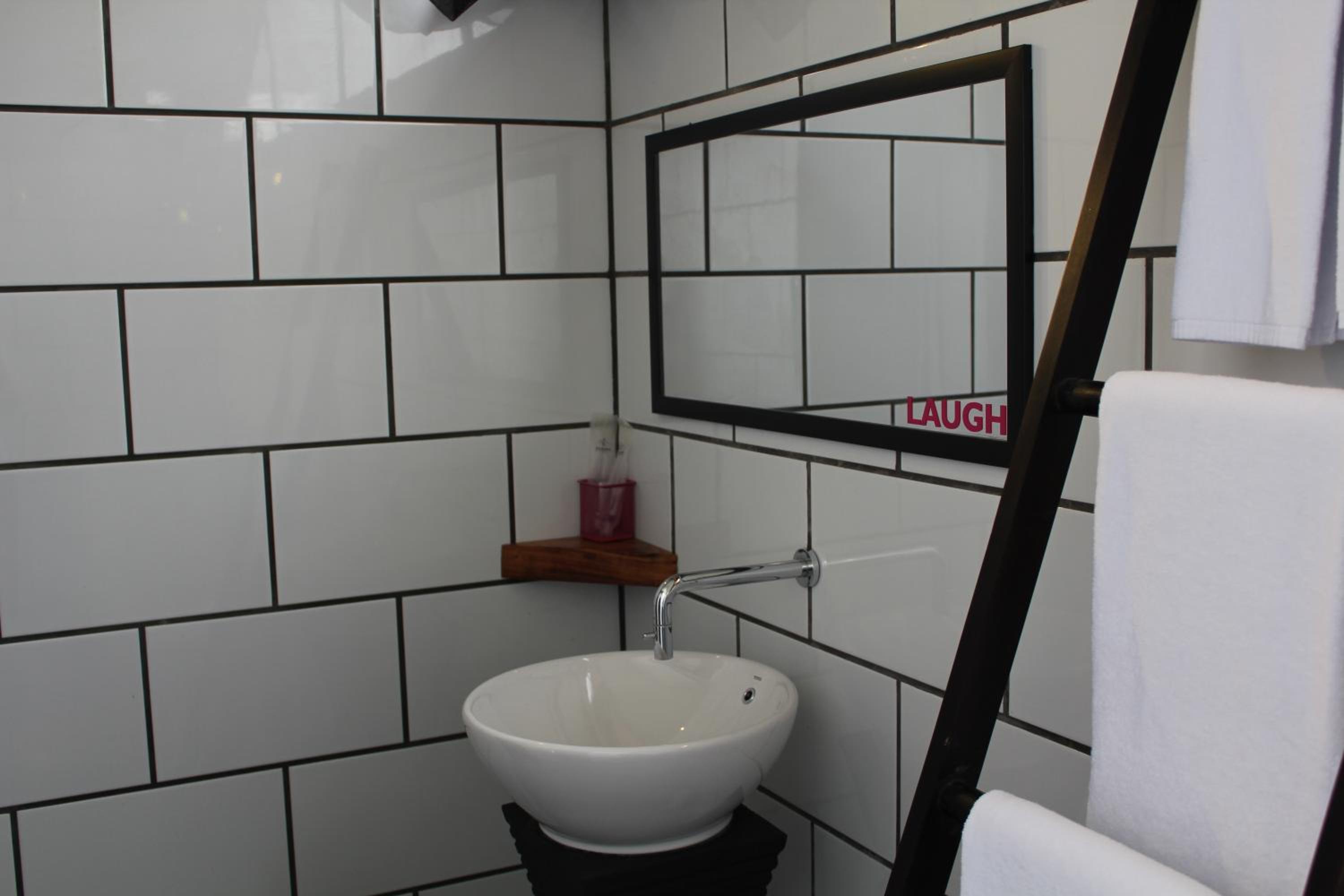 Netra Deluxe Room - Photo 5