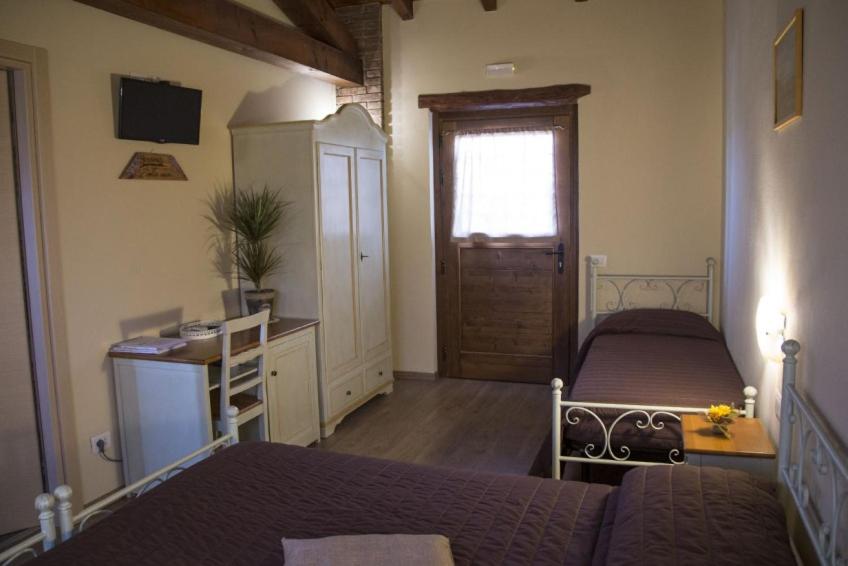 Triple Room with Private Bathroom photo 1