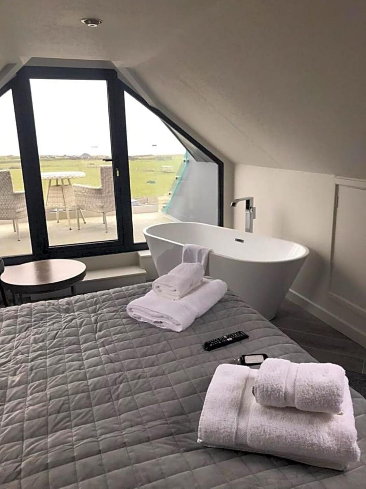 King Room with Balcony photo 3