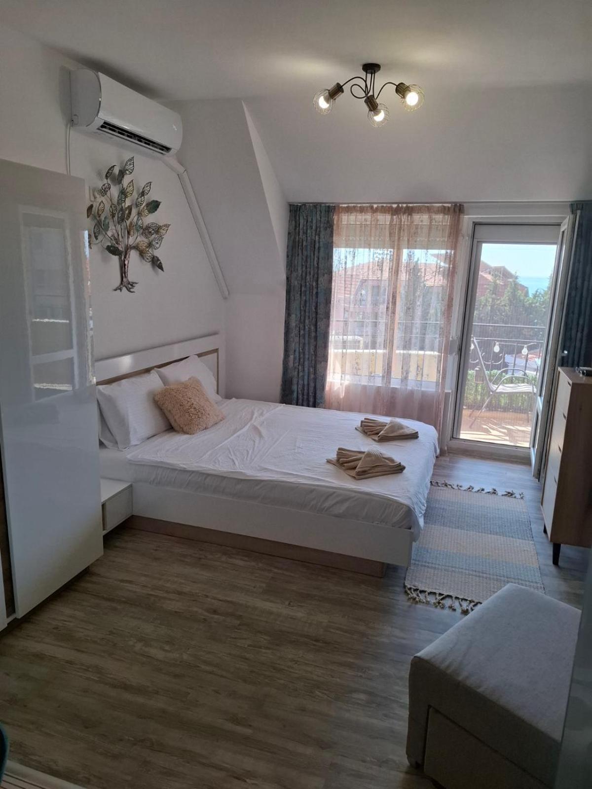 Two-Bedroom Deluxe Apartment photo 1