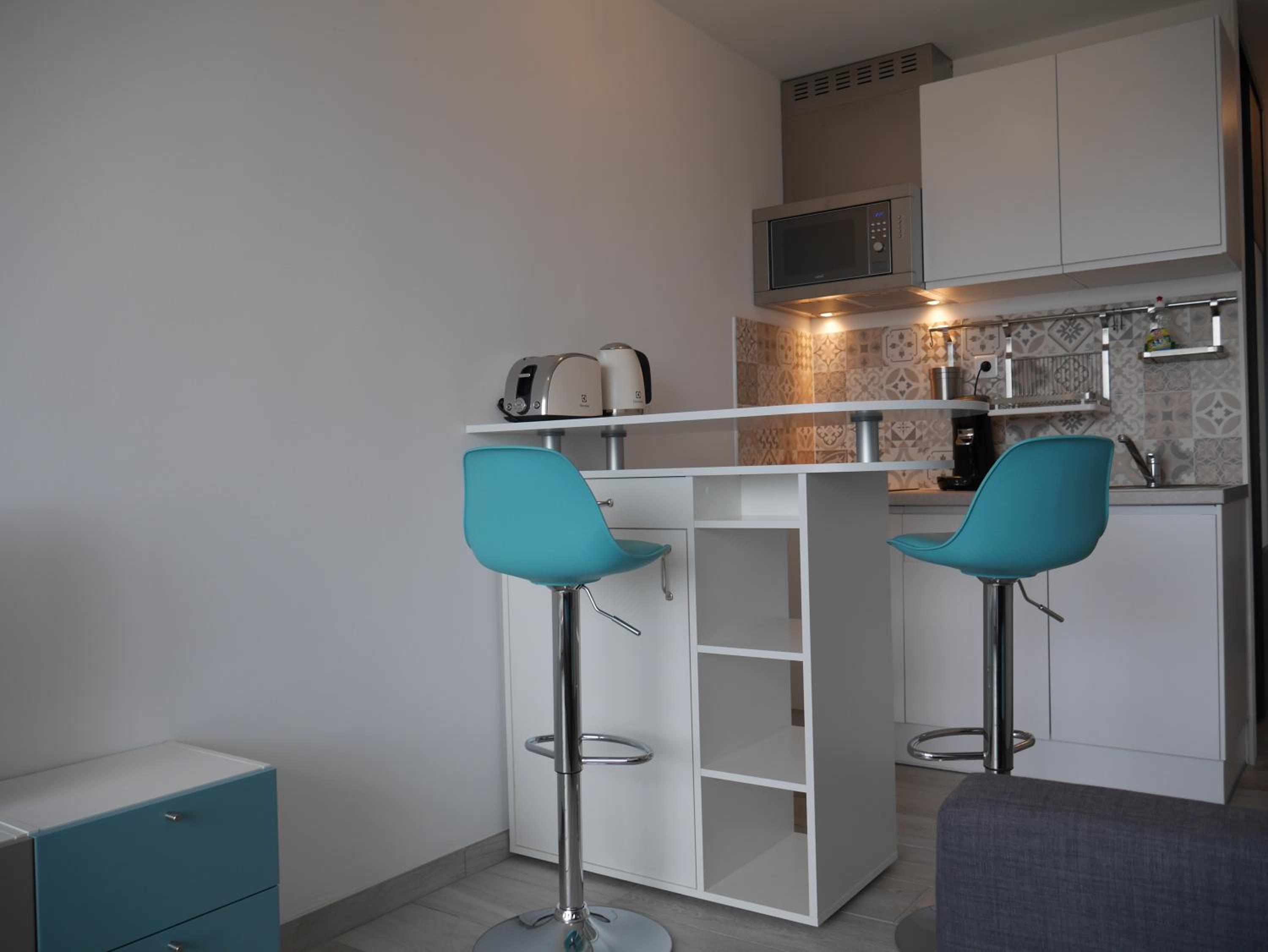 Studio Apartment with Sea View photo 3